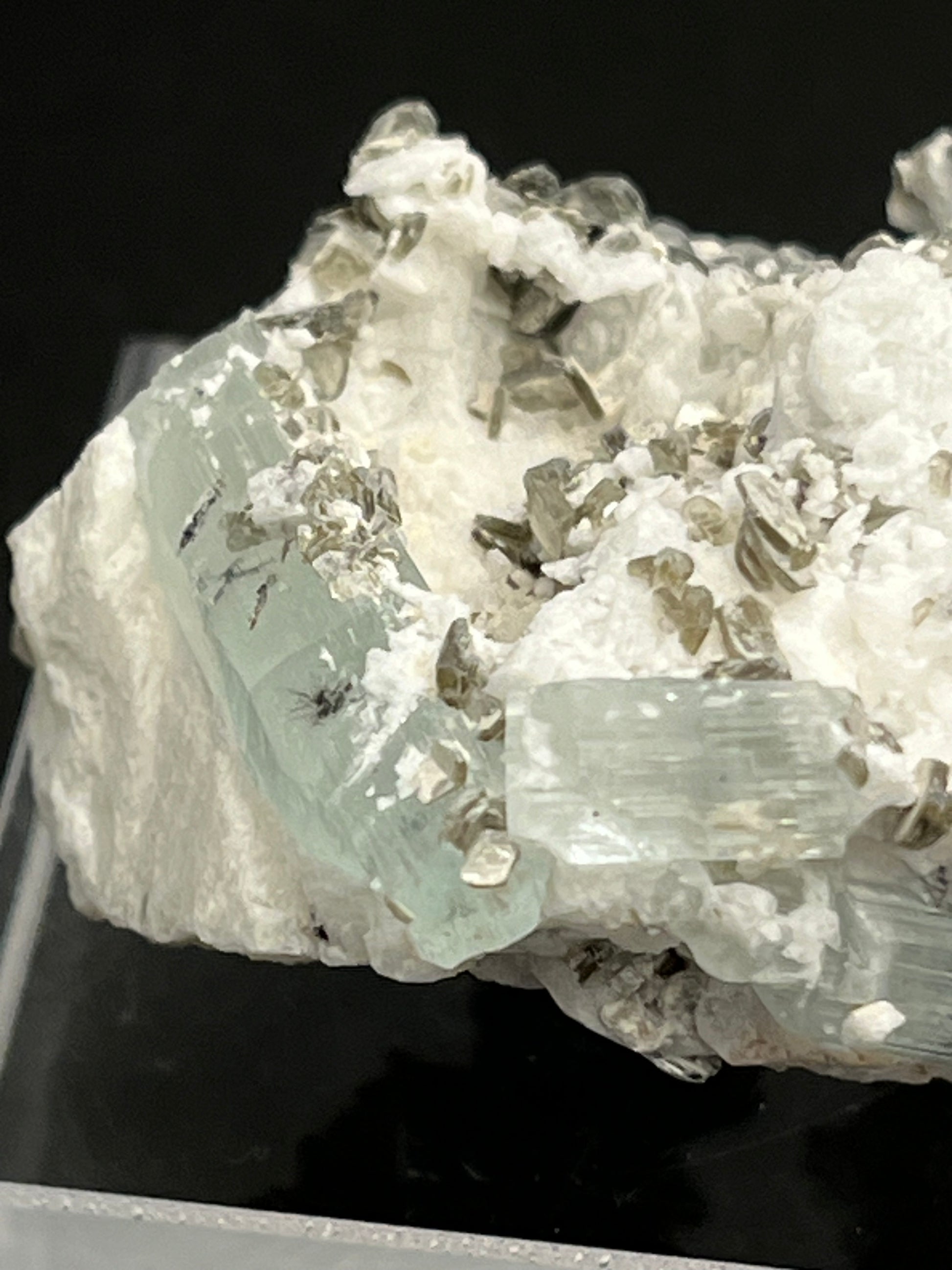 Aquamarin Kristall auf Feldspat aus Pakistan (59g) - crystal paradise