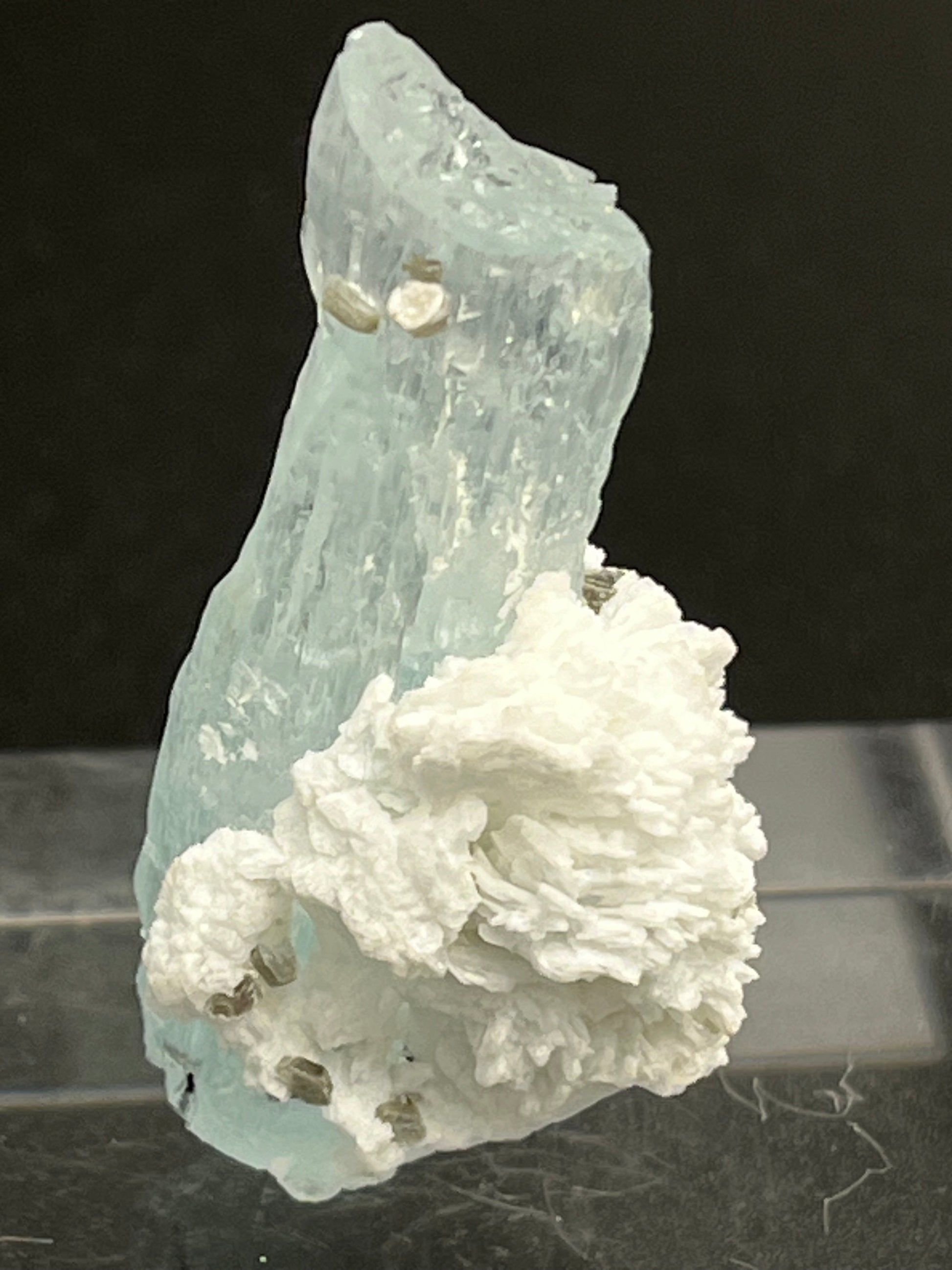 Aquamarin Kristall auf Feldspat aus Pakistan (15g) - crystal paradise