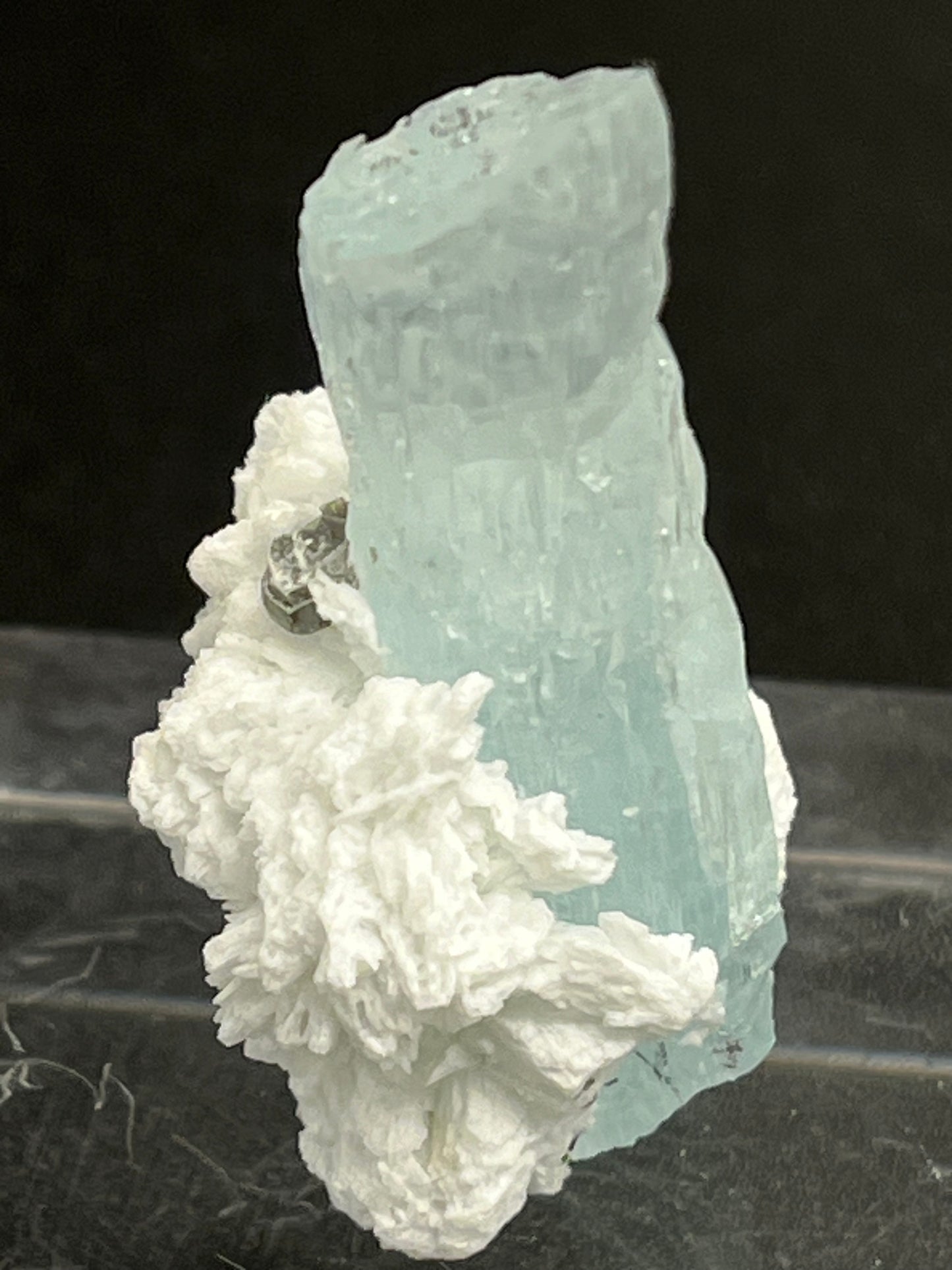 Aquamarin Kristall auf Feldspat aus Pakistan (15g) - crystal paradise