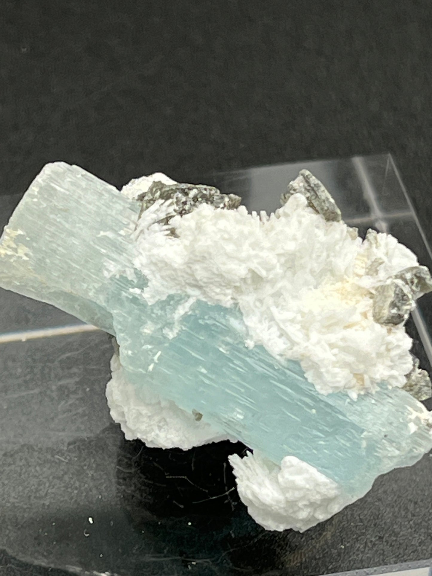 Aquamarin Kristall auf Feldspat aus Pakistan (18g) - crystal paradise