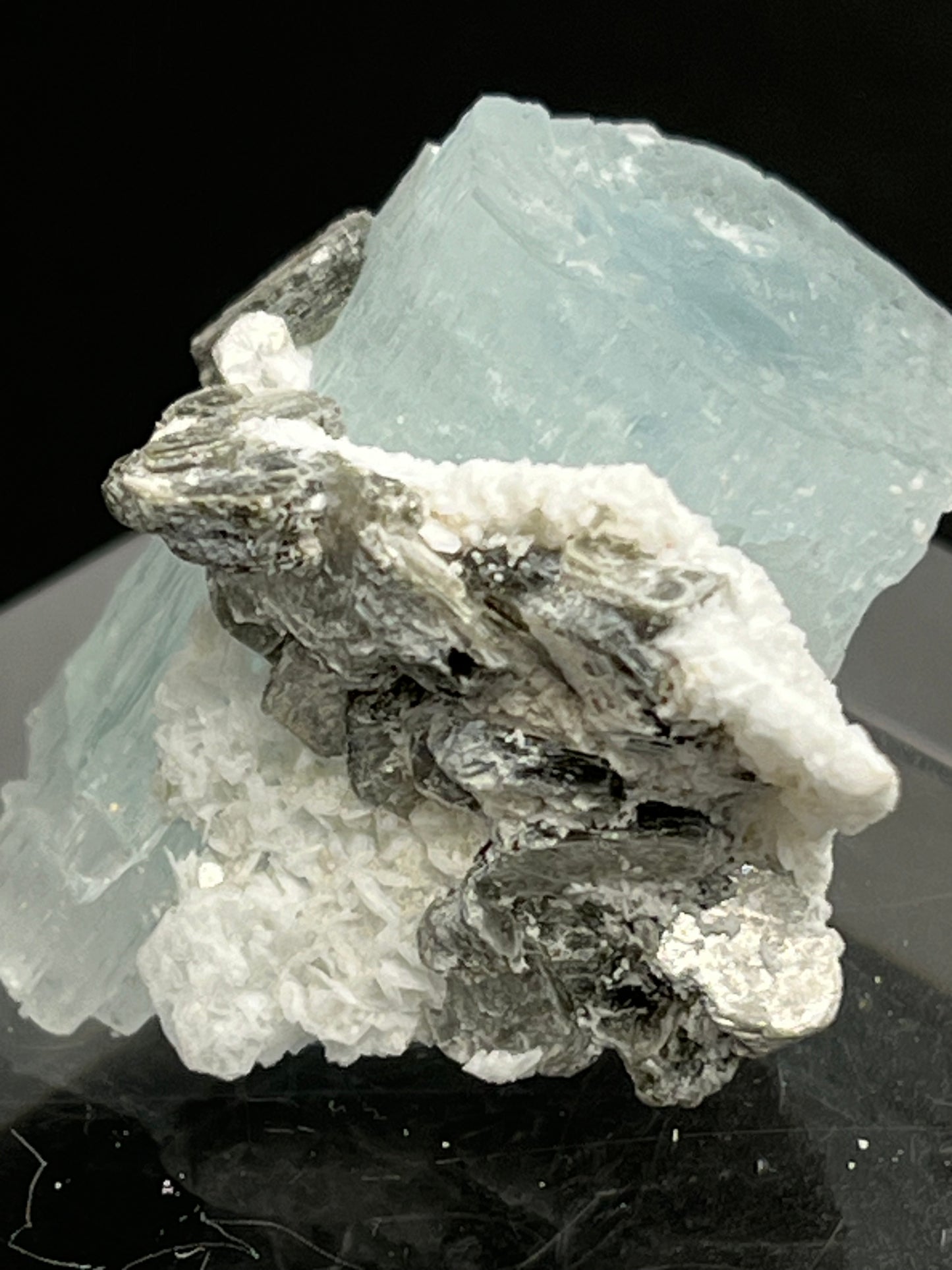 Aquamarin Kristall auf Feldspat aus Pakistan (13g) - crystal paradise