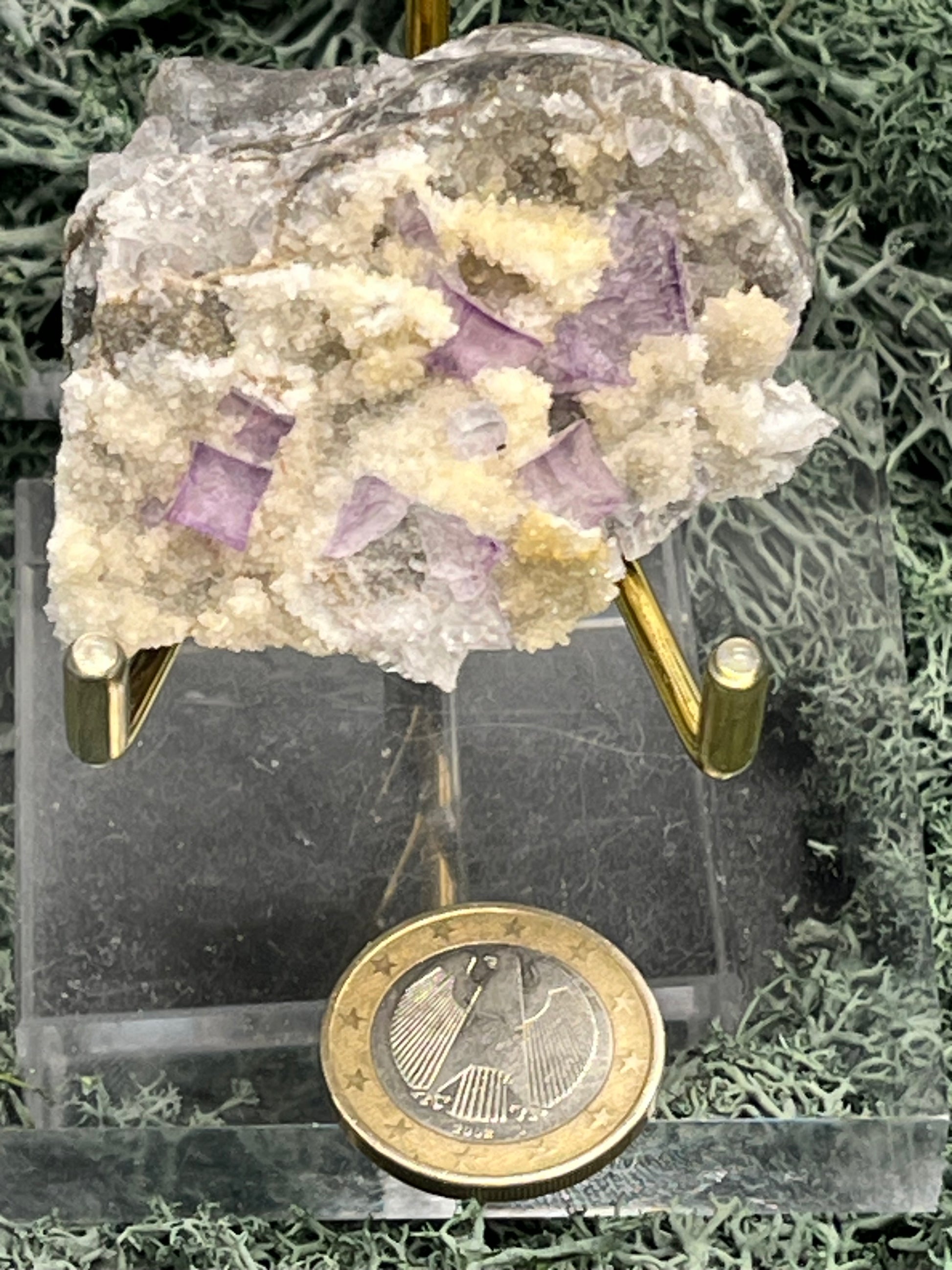 Violetter Fluorit aus Mexiko mit weissen und gelben Quarz Anlagerungen (70g) - Stufe mit schönem gelbem Quarz - crystal paradise