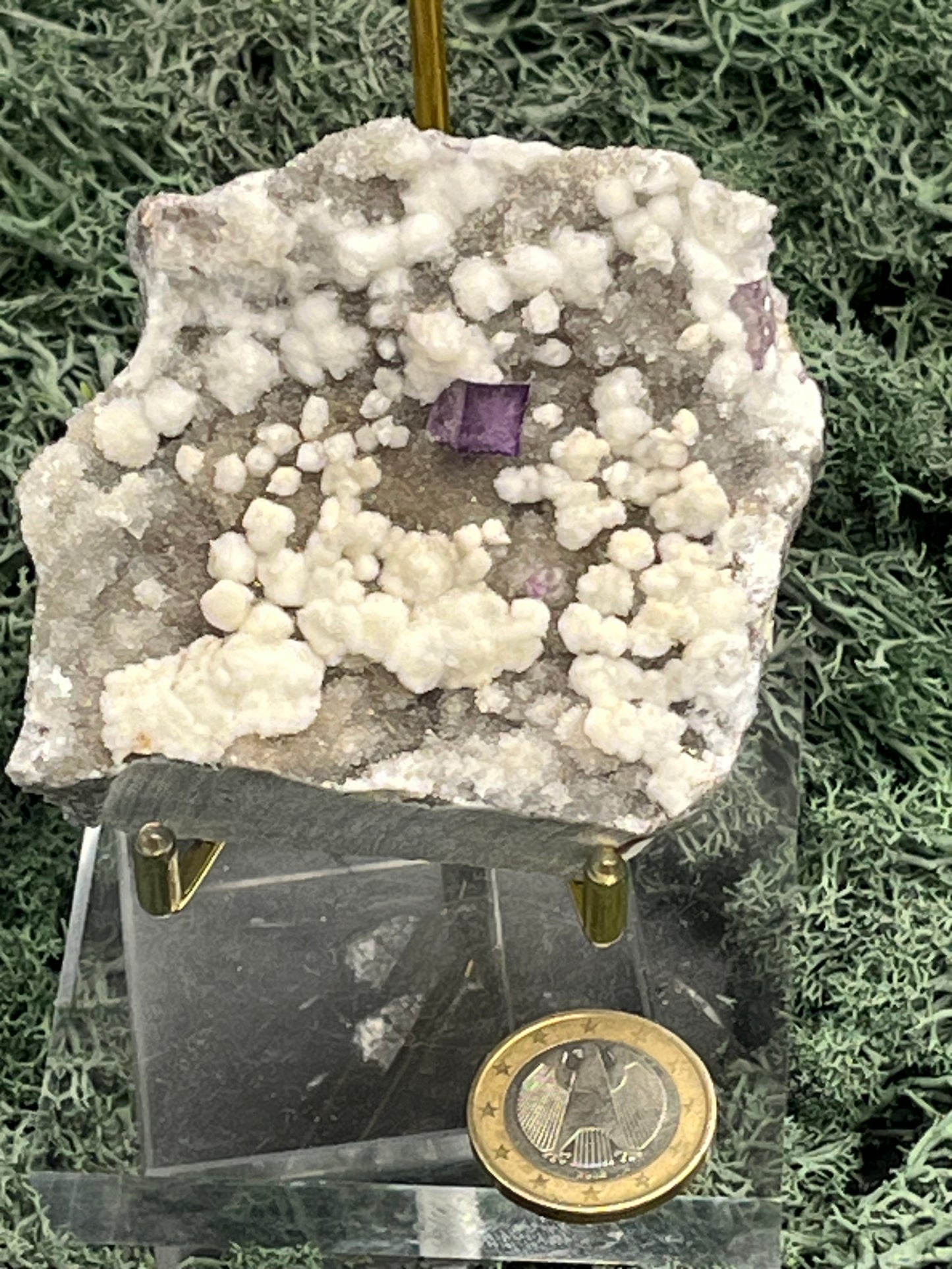 Violetter Fluorit aus Mexiko mit weissen und gelben Quarz Anlagerungen (241g) - Stufe mit schönem weissem Quarz
