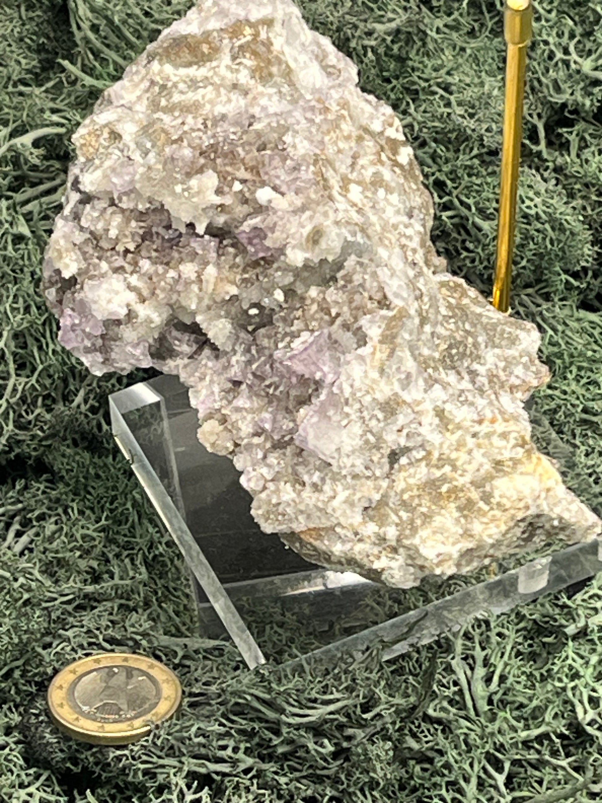 Violetter Fluorit aus Mexiko mit weissen und gelben Quarz Anlagerungen (314g) - Stufe mit vielen Fluoritwürfeln - crystal paradise