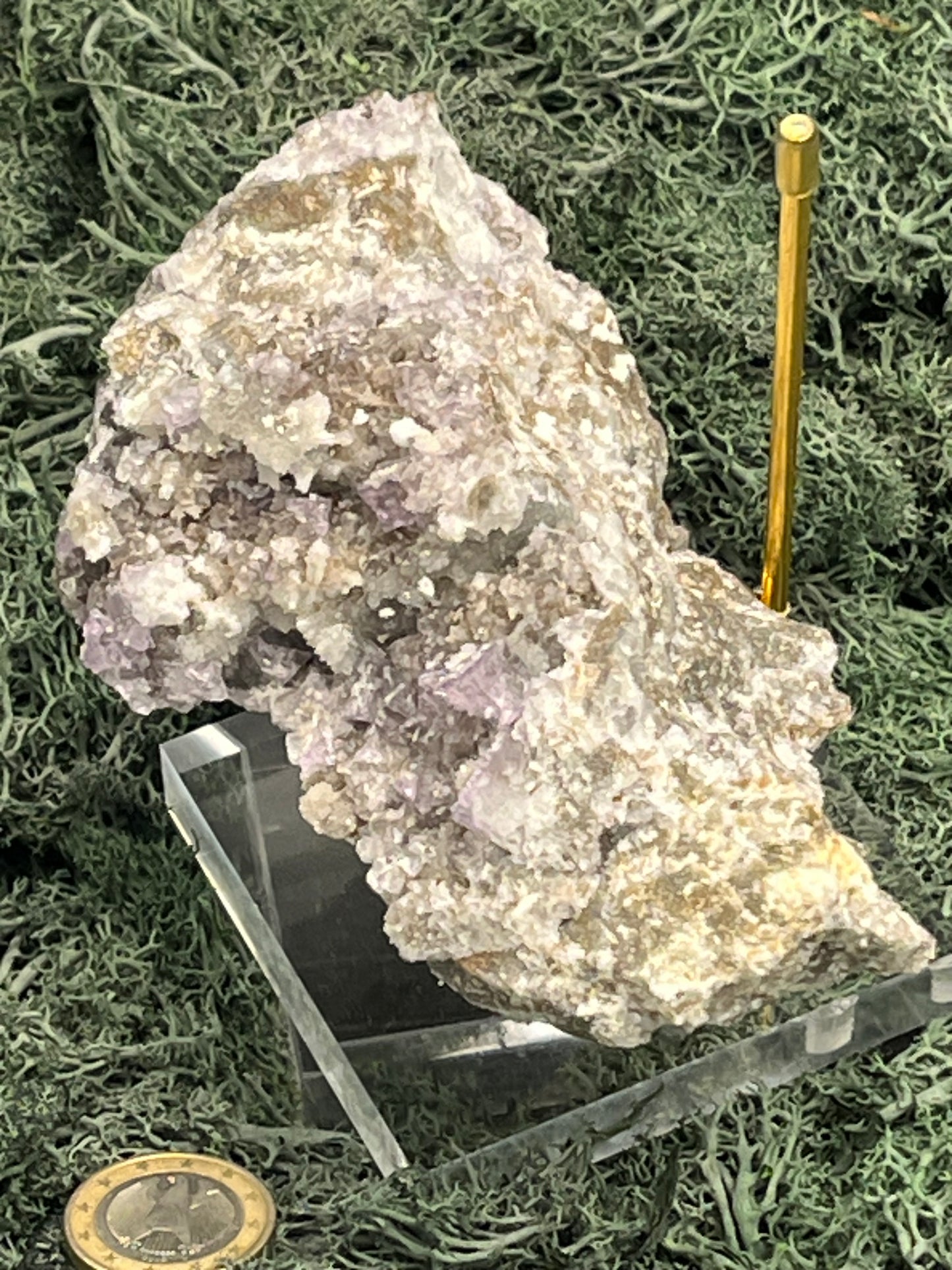 Violetter Fluorit aus Mexiko mit weissen und gelben Quarz Anlagerungen (314g) - Stufe mit vielen Fluoritwürfeln - crystal paradise