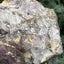 Violetter Fluorit aus Mexiko mit weißen Quarz Anlagerungen (158g) - Handstufe mit vielen Fluoritwürfeln - crystal paradise