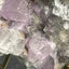 Violetter Fluorit aus Mexiko mit weissen und gelben Quarz Anlagerungen (327g) - Handstufe mit großen Fluoritwürfeln - crystal paradise