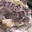 Violetter Fluorit aus Mexiko mit weissen und gelben Quarz Anlagerungen (58g) - Stufe mit schönen Fluoritwürfeln - crystal paradise