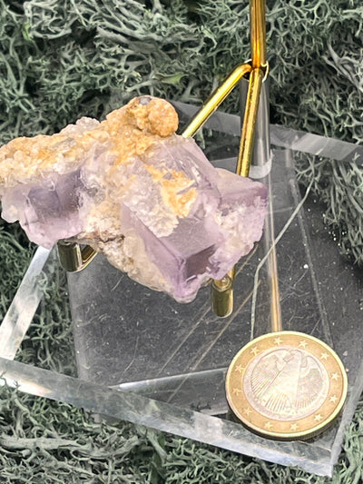 Violetter Fluorit aus Mexiko mit weissen und gelben Quarz Anlagerungen (35g) - Stufe mit schönen Fluoritwürfeln - crystal paradise