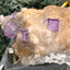 Violetter Fluorit aus Mexiko mit weissen und gelben Quarz Anlagerungen (37g) - Handstufe mit stark violetten Fluoritwürfeln - crystal paradise