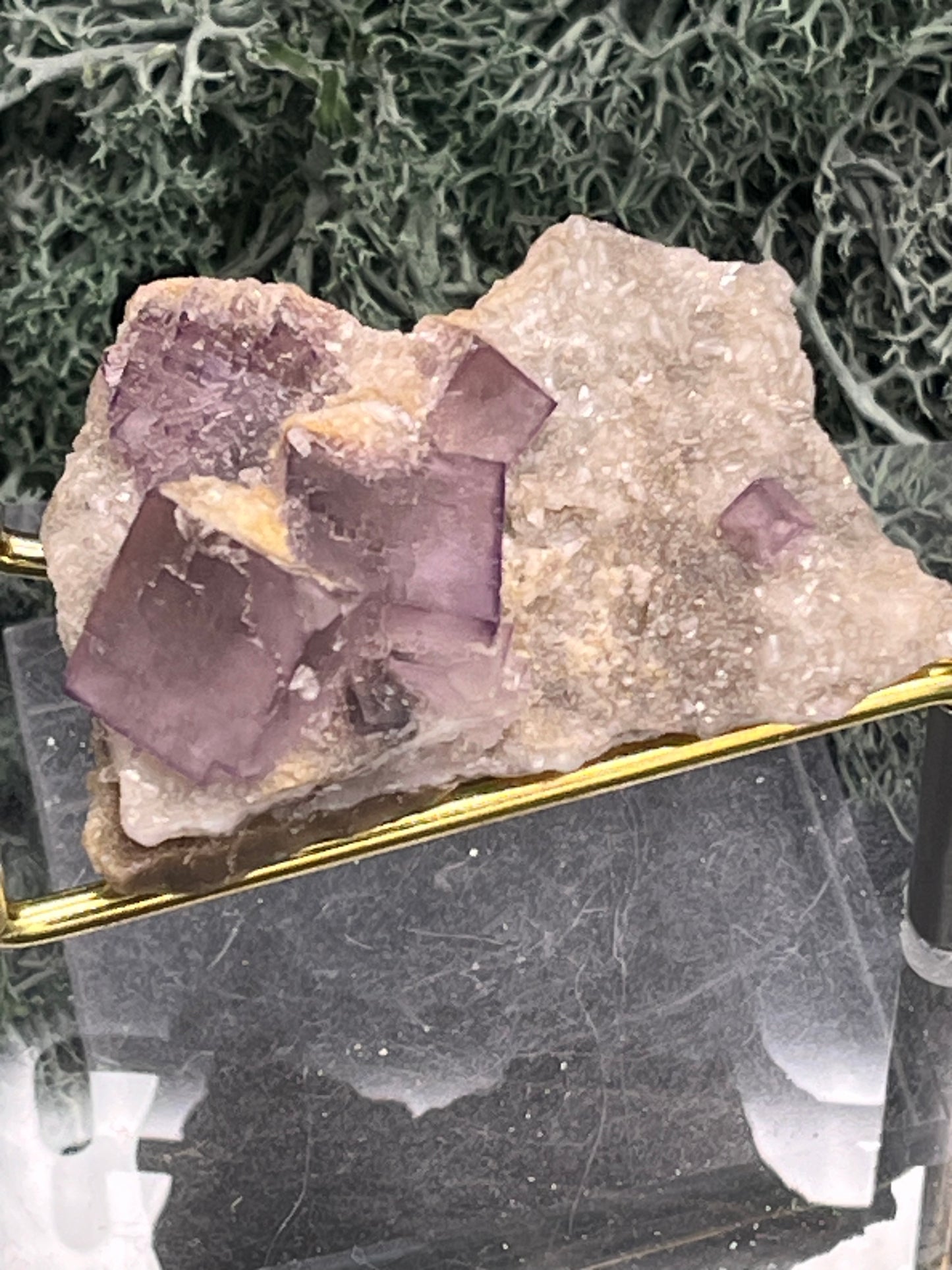 Violetter Fluorit aus Mexiko mit weissen Quarzanlagerungen (24g) - Stufe mit grossen Fluoritwürfeln