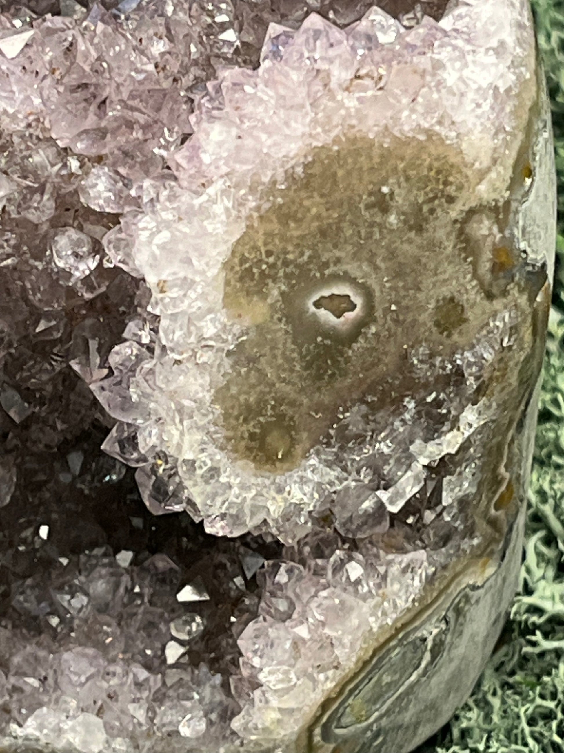 Achatisierter Amethyst Druse aus Uruguay (909g) - schöne Achatisierungen und Druzybildung - crystal paradise