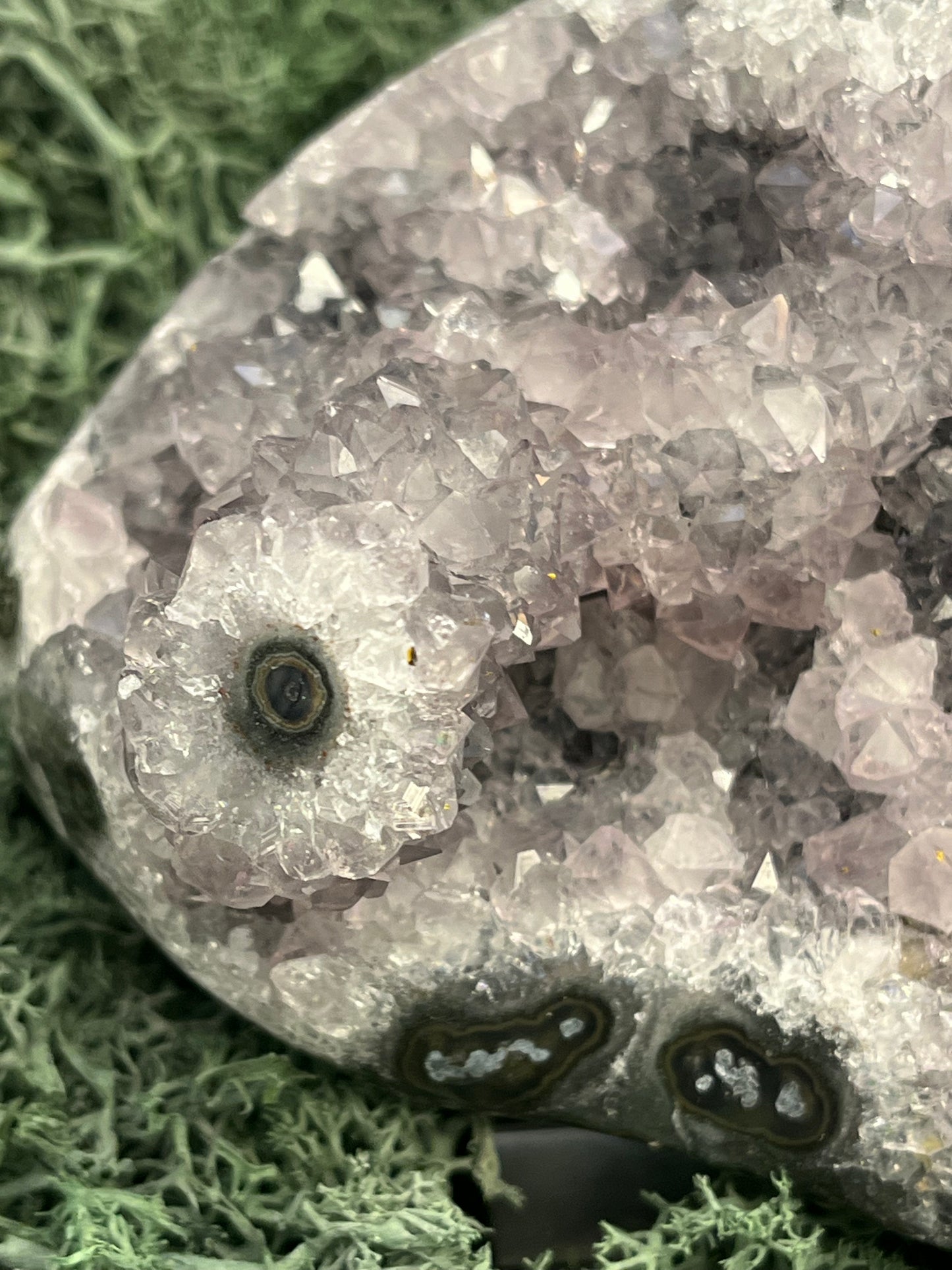 Achatisierter Amethyst Druse aus Uruguay (623g) - viele Achatisierungen mit hervorstehender Blume - crystal paradise