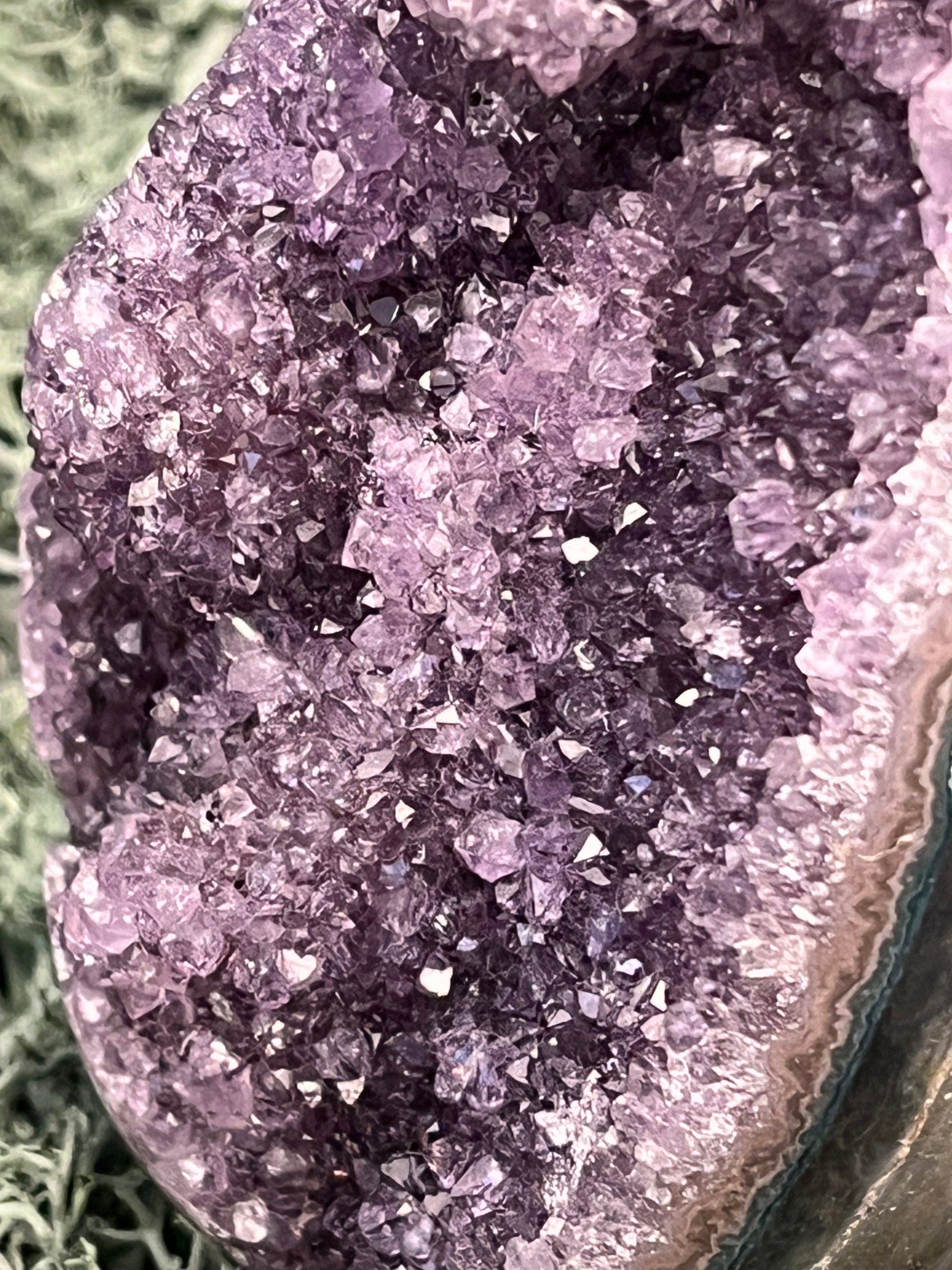 Achatisierter Amethyst Druse aus Uruguay (423g) - schönes lila mit mittiger Achatisisierung - crystal paradise