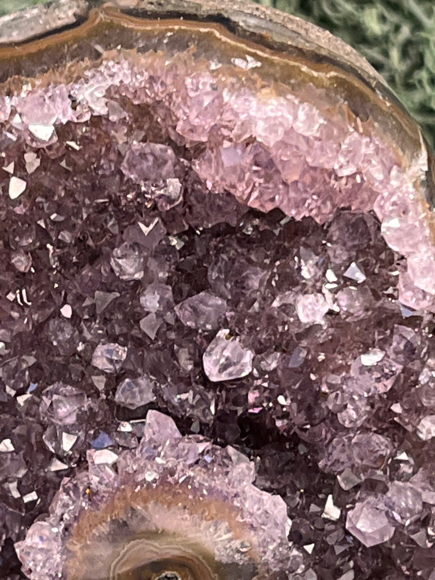 Achatisierter Amethyst Druse aus Uruguay (466g) - schönes lila mit mittiger Achatisisierung - crystal paradise