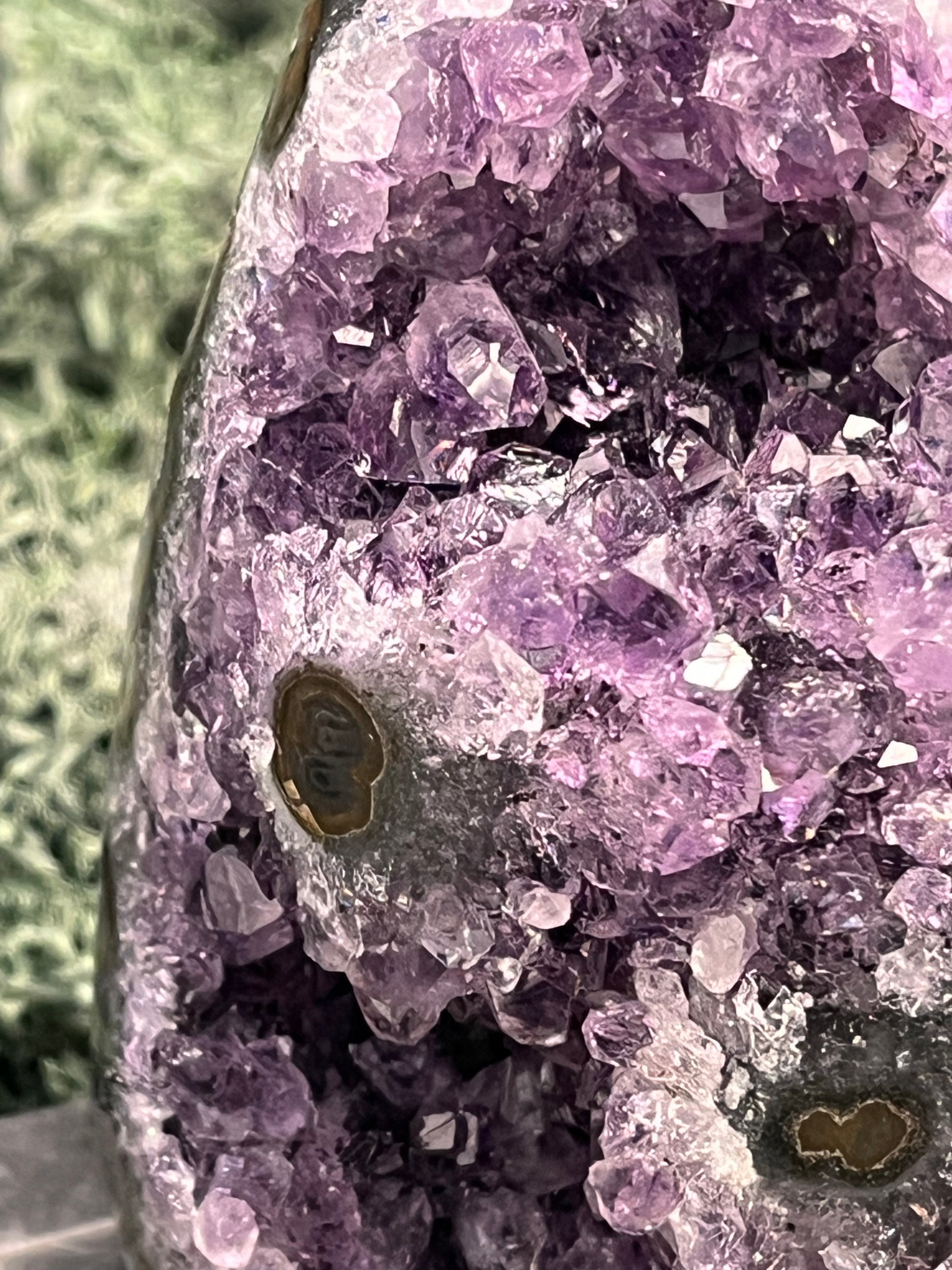 Achatisierte Amethyst Druse aus Uruguay (247g) - schöne dunkle Kristalle und Druzys - crystal paradise