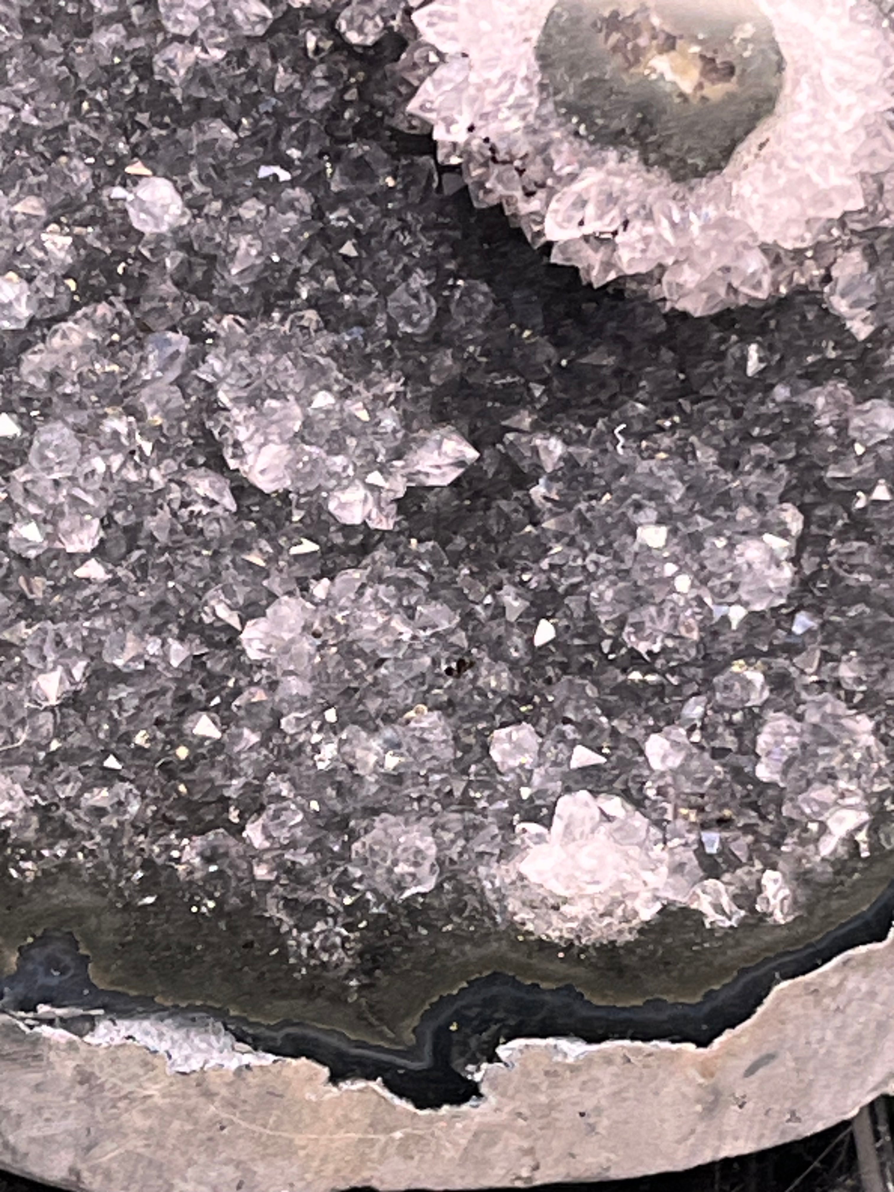 Achatisierte Amethyst Druse aus Uruguay (310g) - schöne helle Kristalle und tolle Achatisierung - crystal paradise