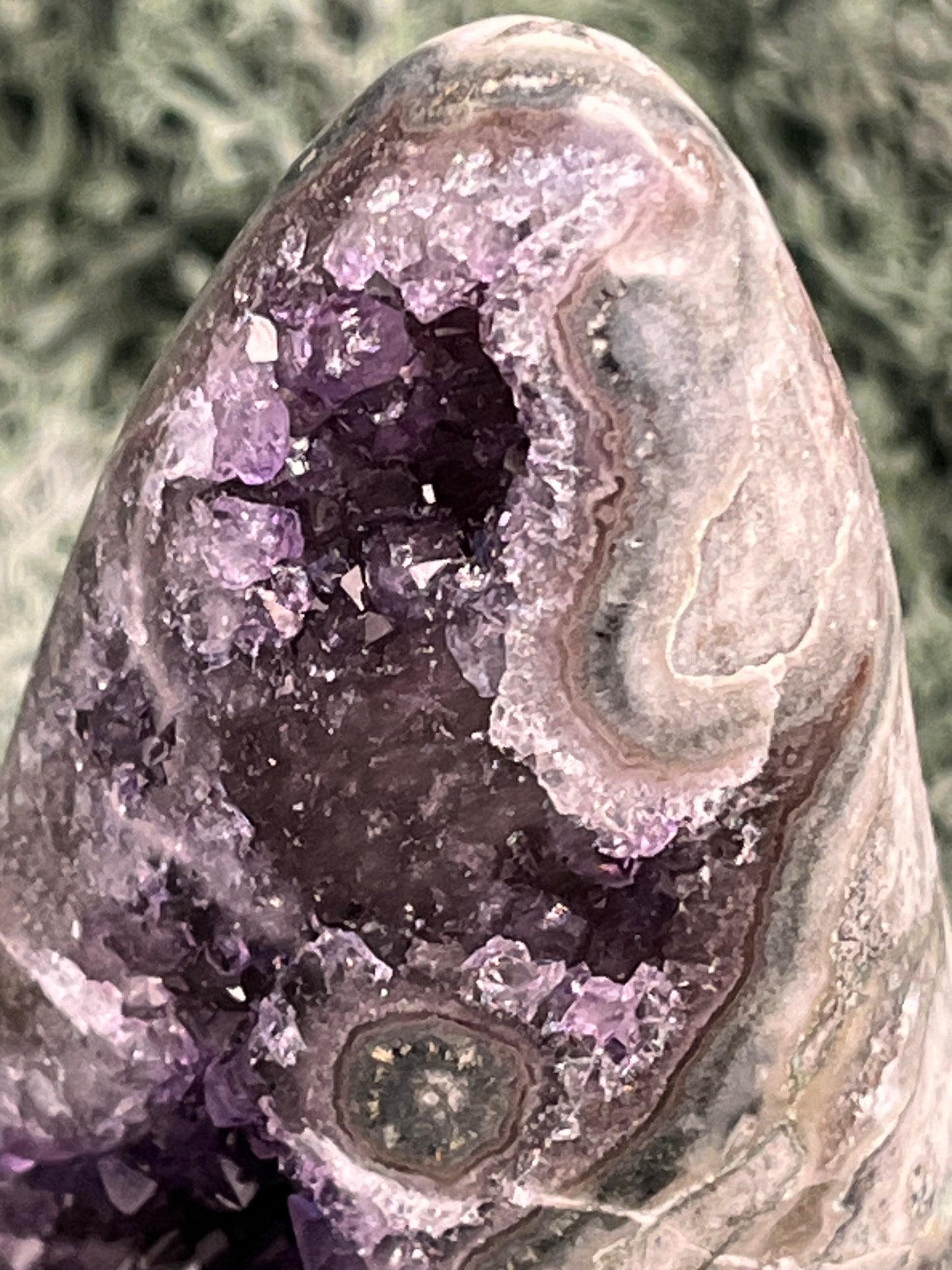 Achatisierte Amethyst Druse aus Uruguay (221g) - schöne Form mit tollen Druzys! - crystal paradise