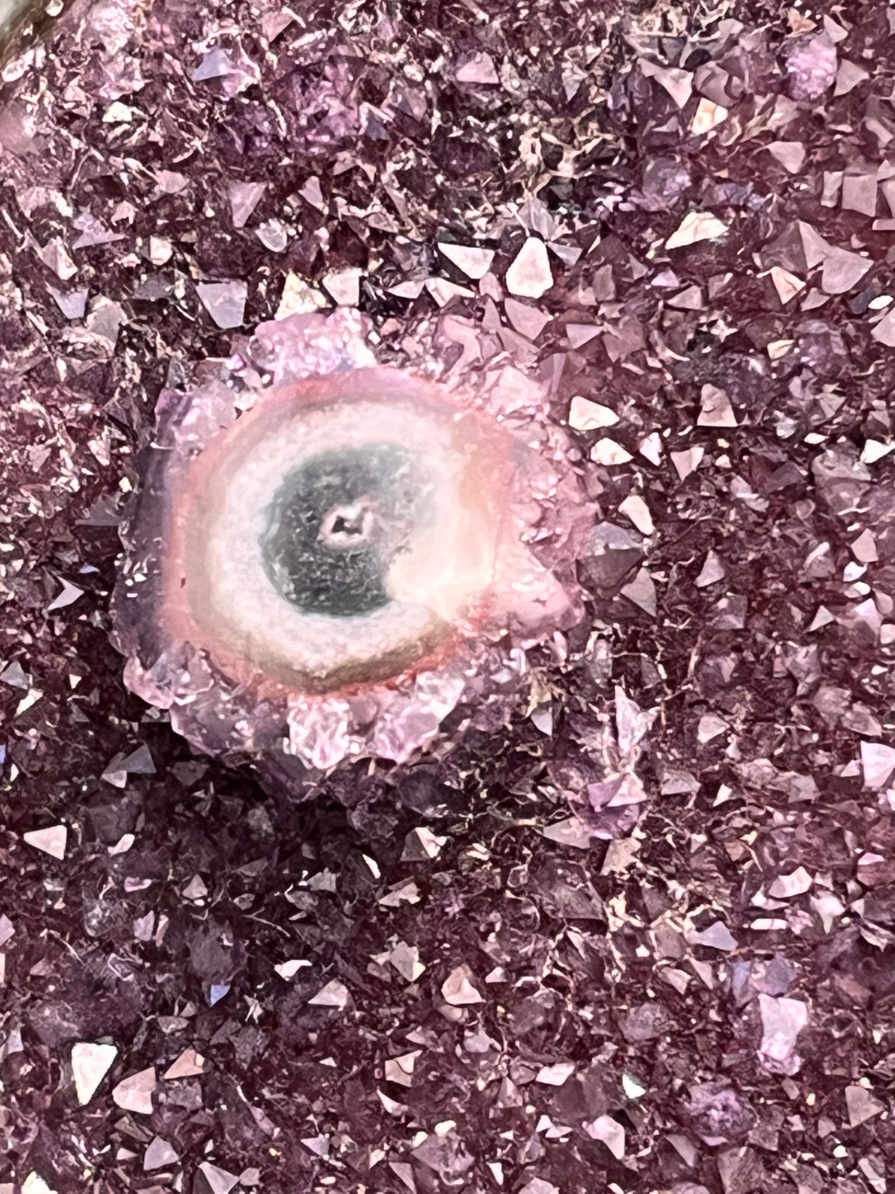 Achatisierte Amethyst Druse aus Uruguay (155g) - schöne dunkle Kristalle und Achatisierung - crystal paradise