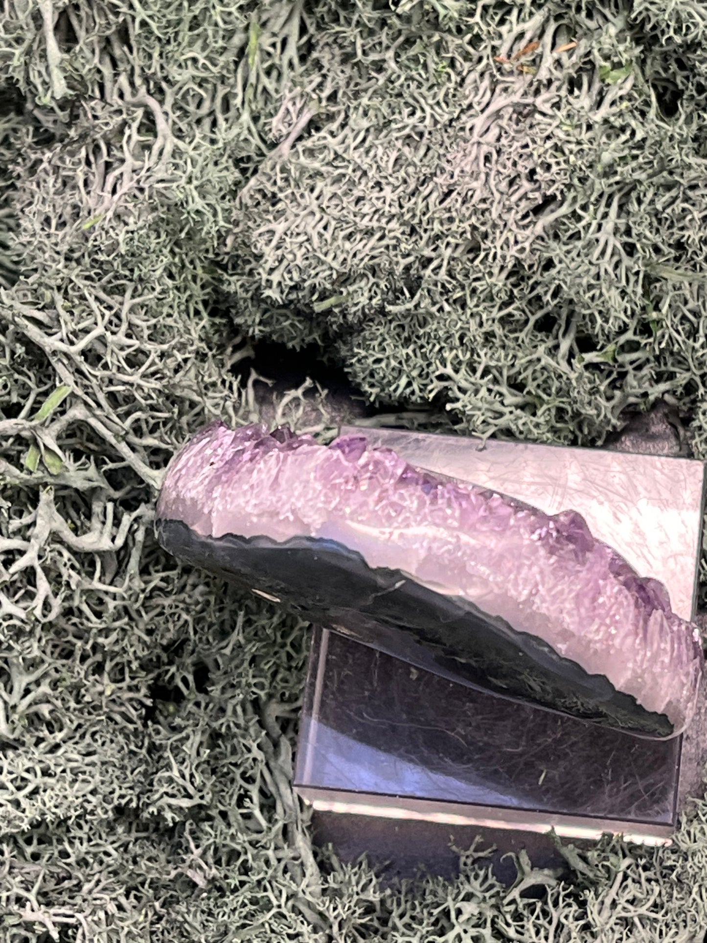 Achatisierte Amethyst Druse aus Uruguay (168g) - schöne dunkle Kristalle