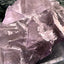 Fluorit Stufe aus Baluchistan/Pakistan (212g) - Handstufe mit vielen violetten Kristallwürfeln - crystal paradise