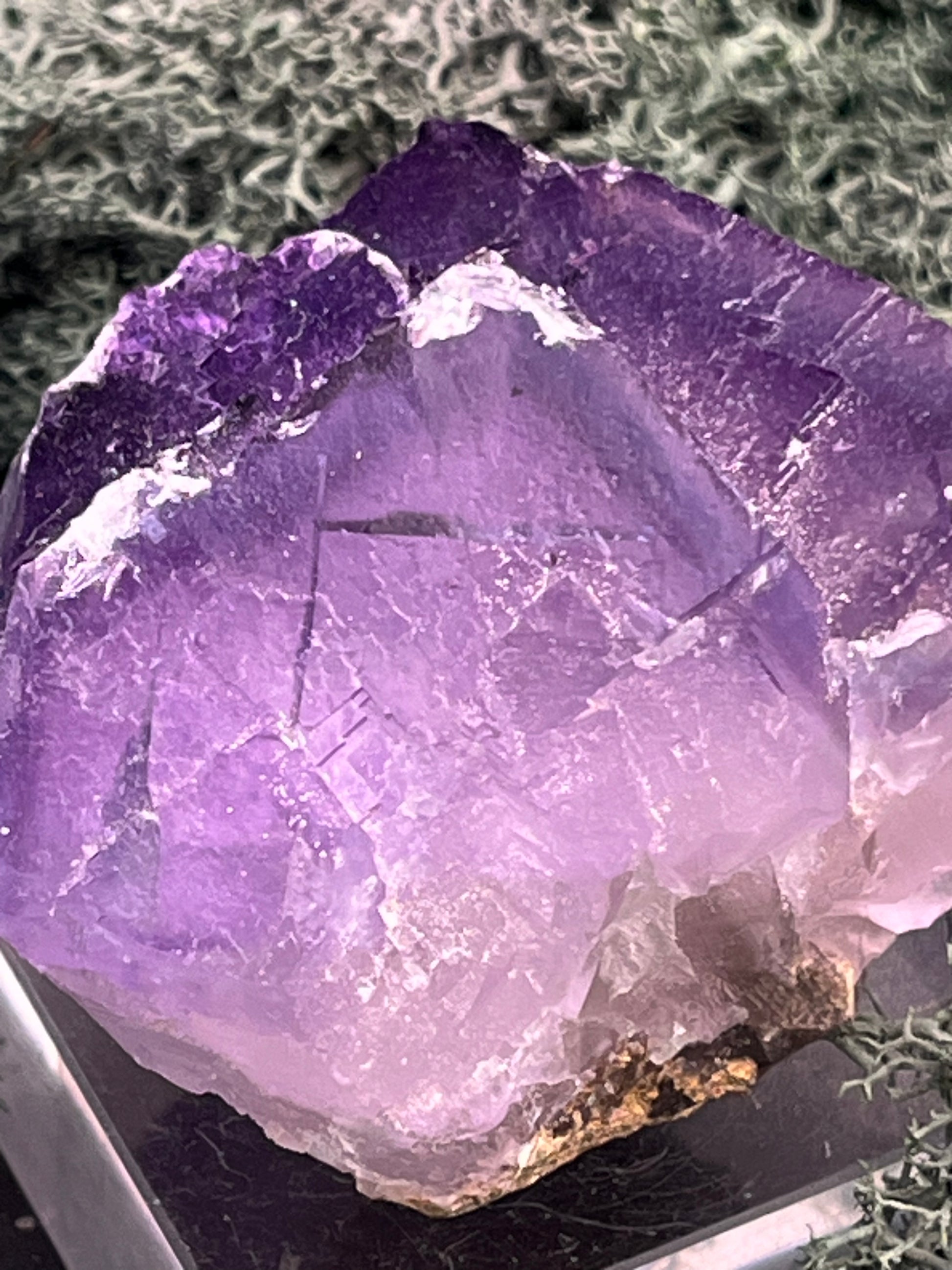 Fluorit Stufe aus Baluchistan/Pakistan (139g) - Stufe mit schöner violetter Kristallstruktur - crystal paradise