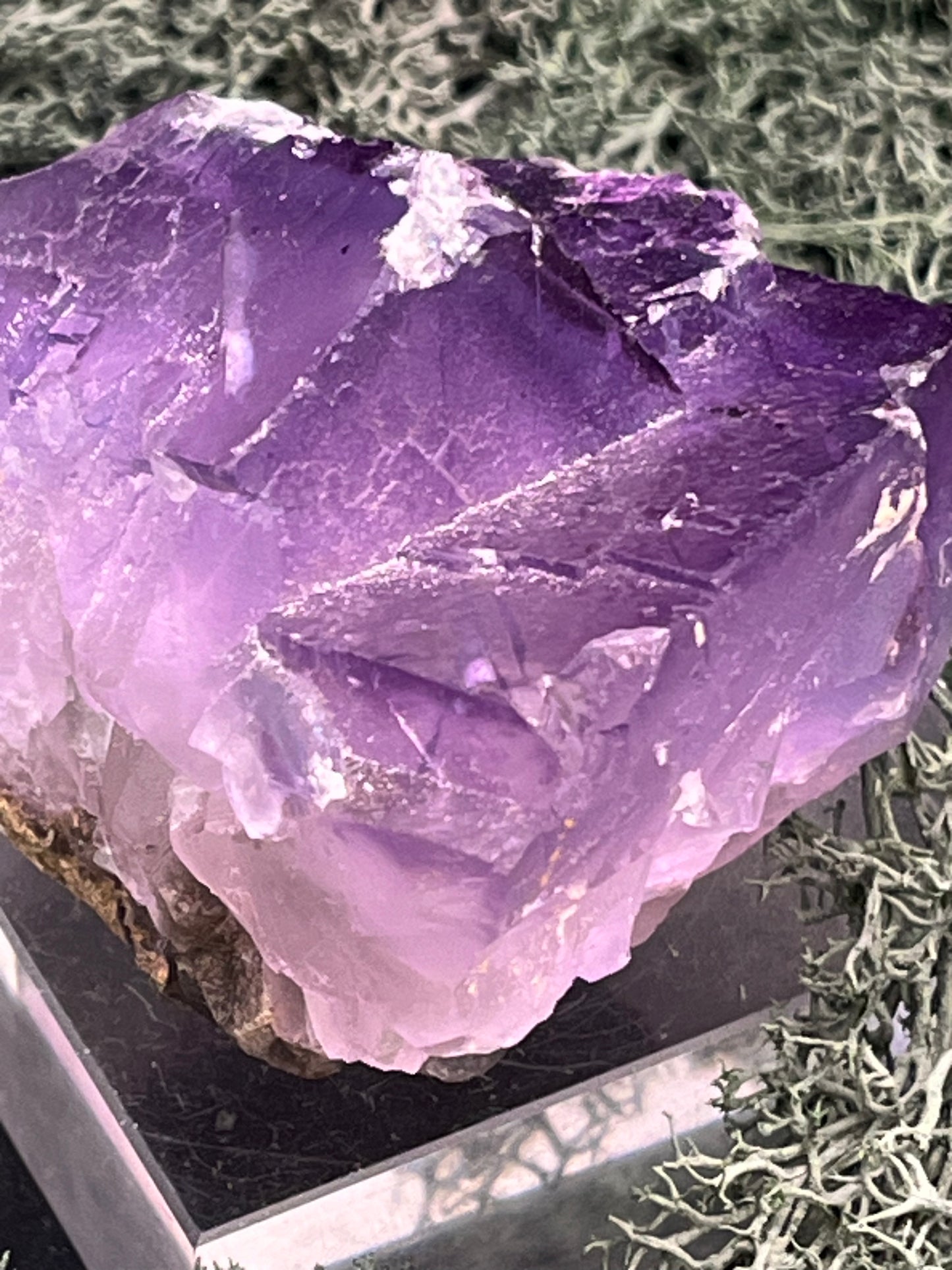 Fluorit Stufe aus Baluchistan/Pakistan (139g) - Stufe mit schöner violetter Kristallstruktur - crystal paradise