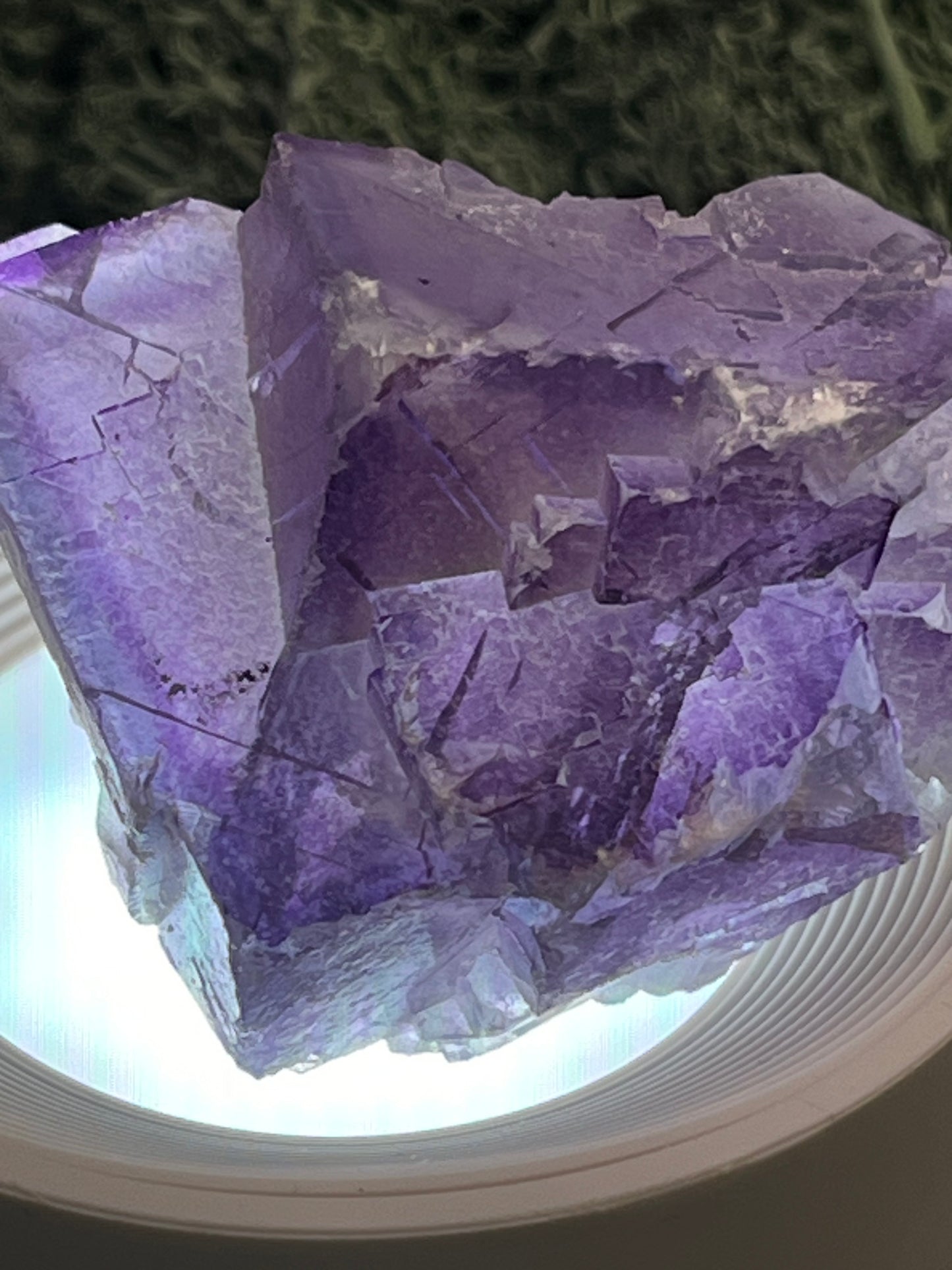 Fluorit Stufe aus Baluchistan/Pakistan (139g) - Stufe mit schöner violetter Kristallstruktur - crystal paradise