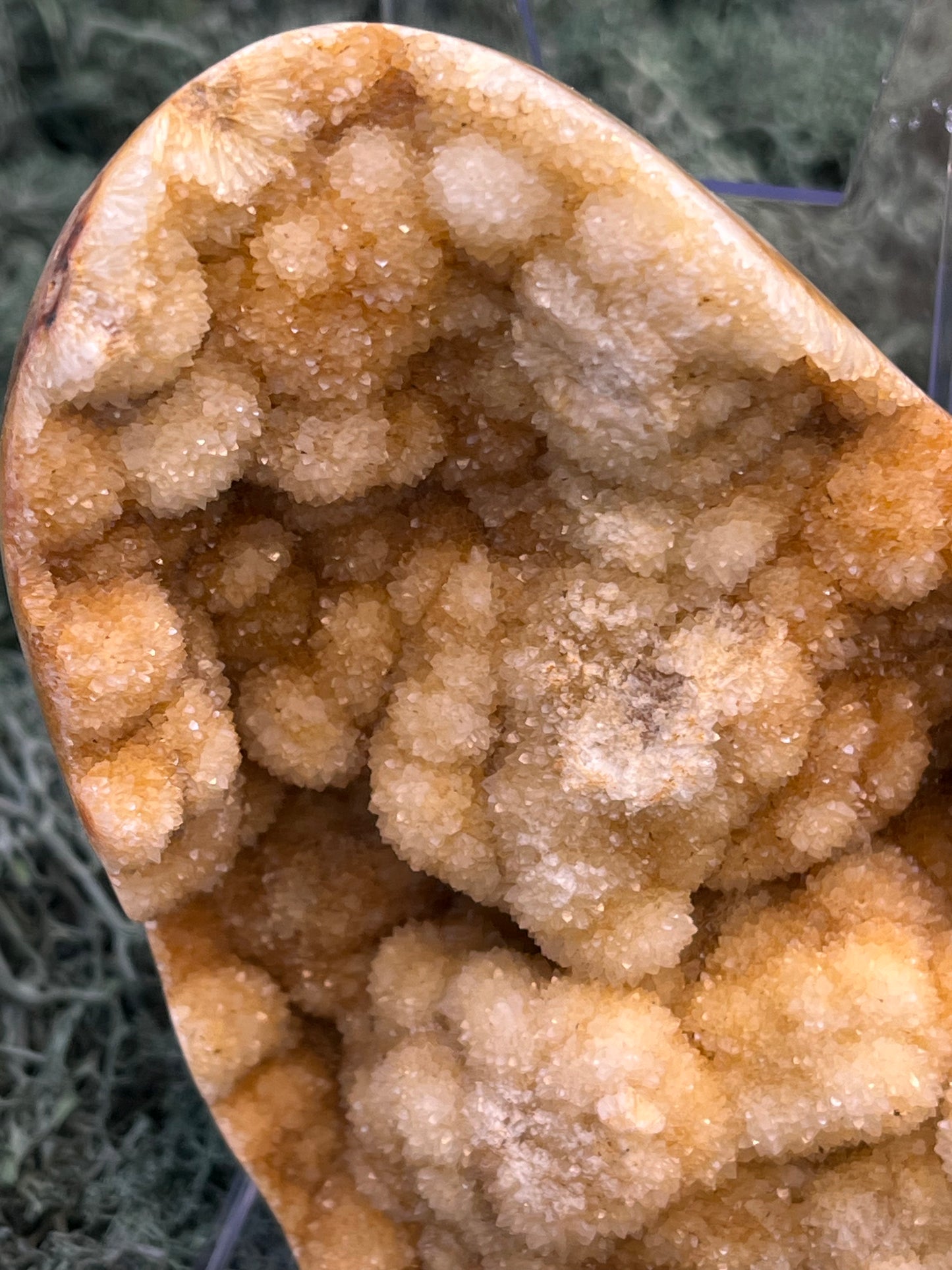 Gold-/beigefarbene Calcit Druzy Freeform aus Pakistan (842g) - super schöne Kugelkristalle und Druzys - crystal paradise