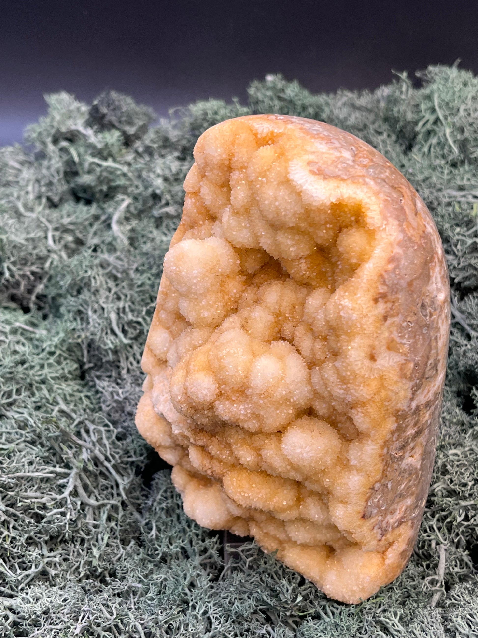 Gold-/beigefarbene Calcit Druzy Freeform aus Pakistan (1300g) - super schöne grosse Kugelkristalle und Druzys - crystal paradise