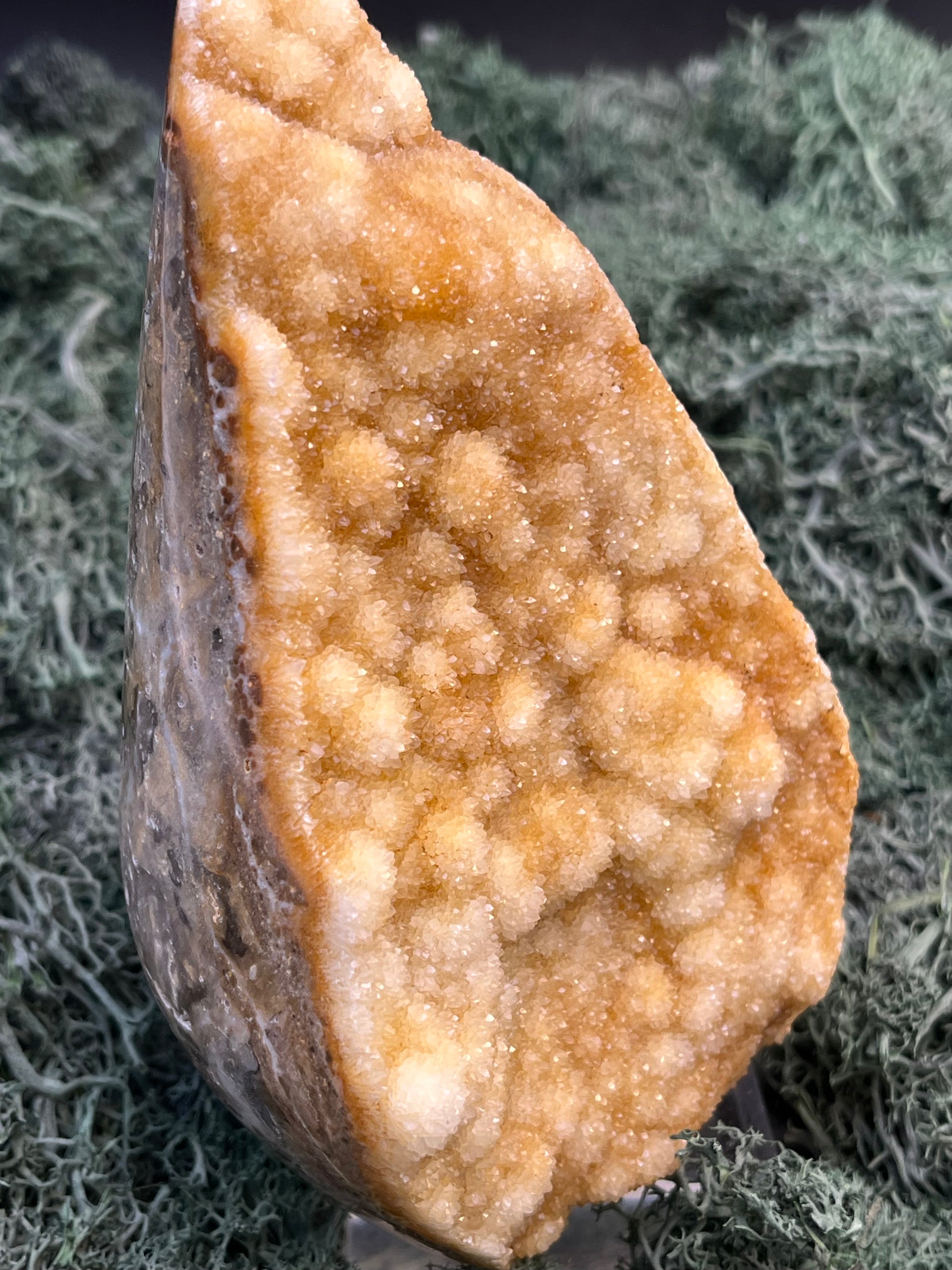 Gold-/beigefarbene Calcit Druzy Freeform aus Pakistan (754g) - super schöne Kugelkristalle und Druzys - crystal paradise