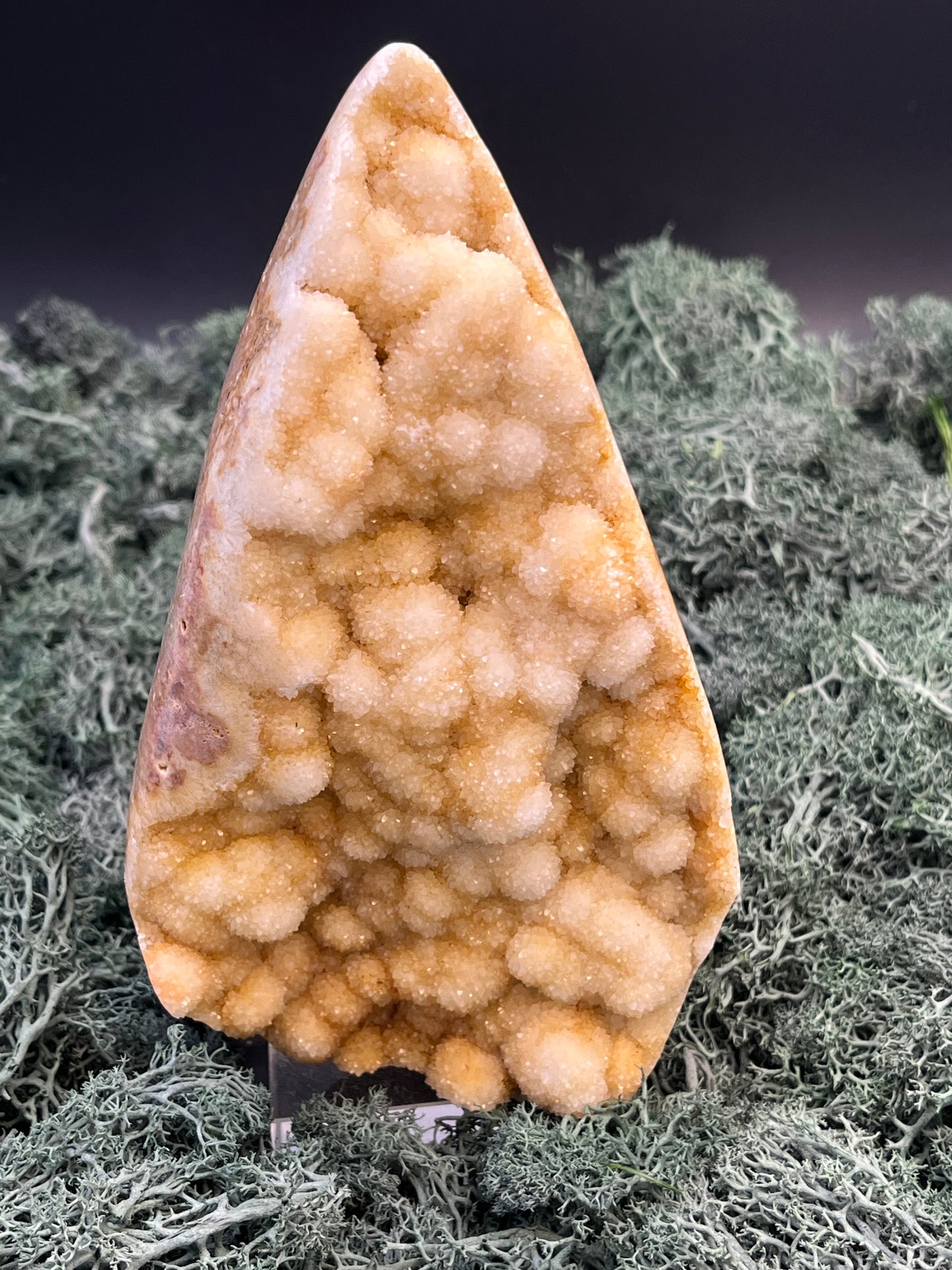 Gold-/beigefarbene Calcit Druzy Freeform aus Pakistan (1009g) - super schöne Kugelkristalle und Druzys - crystal paradise