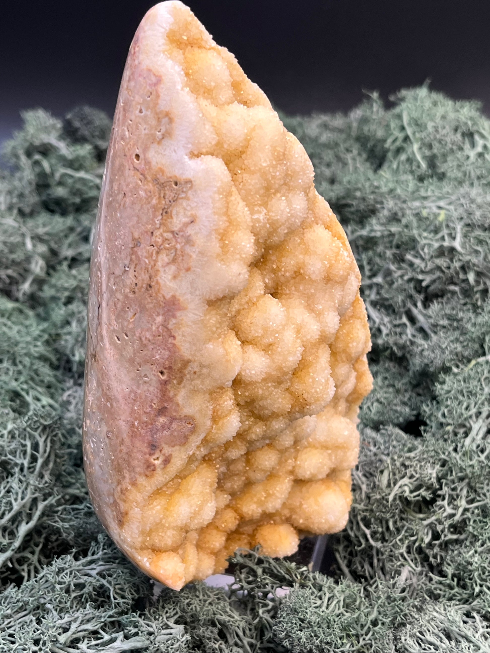 Gold-/beigefarbene Calcit Druzy Freeform aus Pakistan (1009g) - super schöne Kugelkristalle und Druzys - crystal paradise