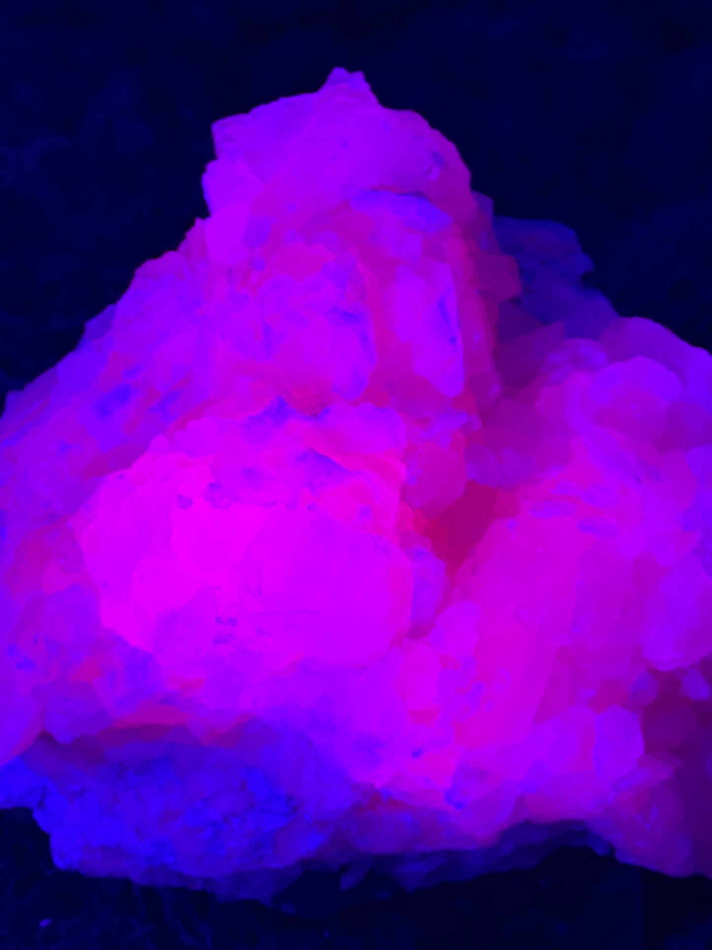 Pink Calcit Großstufe (UV Reaktiv) (1128g)-  schöne Kristallstruktur