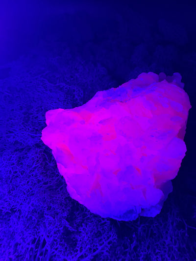 Pink Calcit Großstufe (UV Reaktiv) (1345g)-  schöne Kristallstruktur - crystal paradise