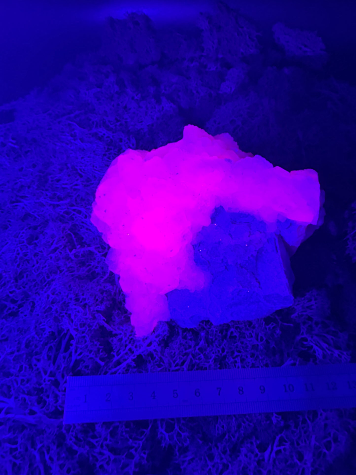 Pink Calcit Großstufe (UV Reaktiv) (1023g)-  schöne Kristallstruktur