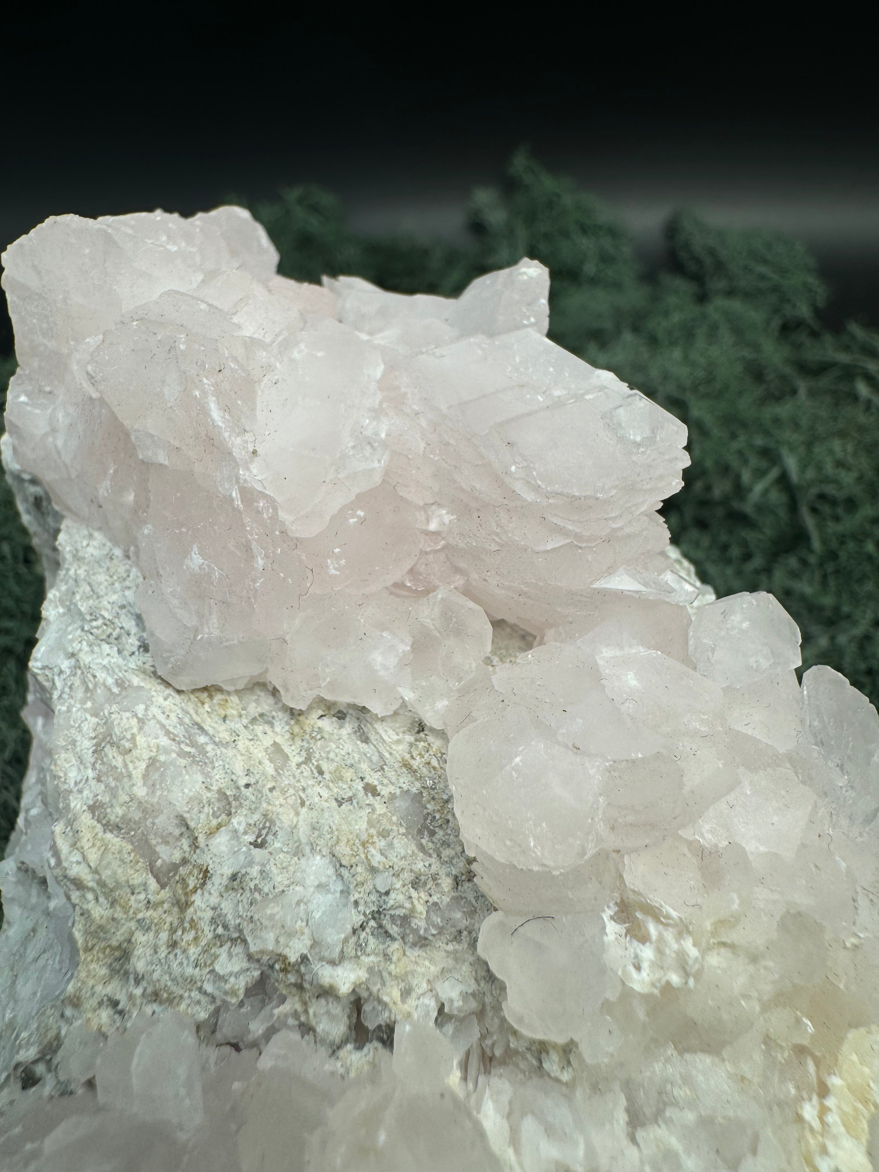 Pink Calcit Großstufe (UV Reaktiv) (80g)-  schöne Kristallstruktur - crystal paradise