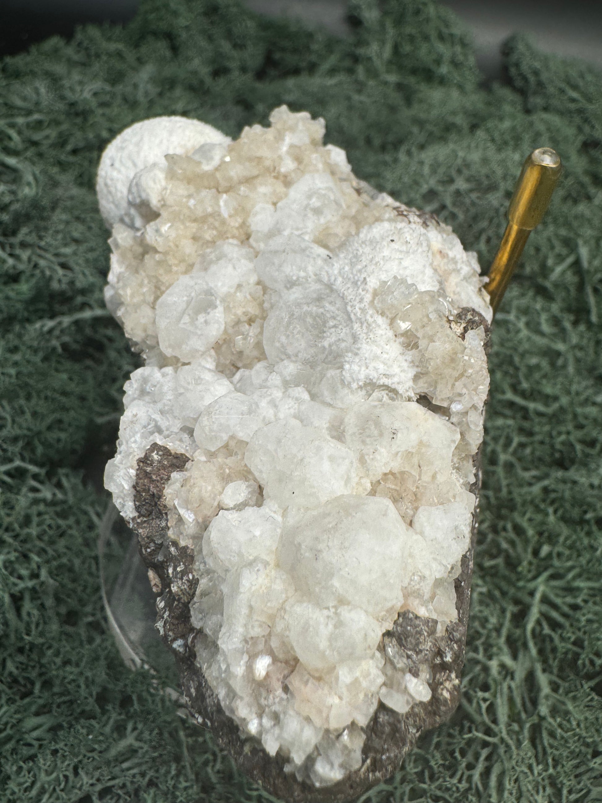 Okenit auf Calcit und Apophyllit Cluster aus Indien (177g) - viele Apophyllit Kristalle - crystal paradise