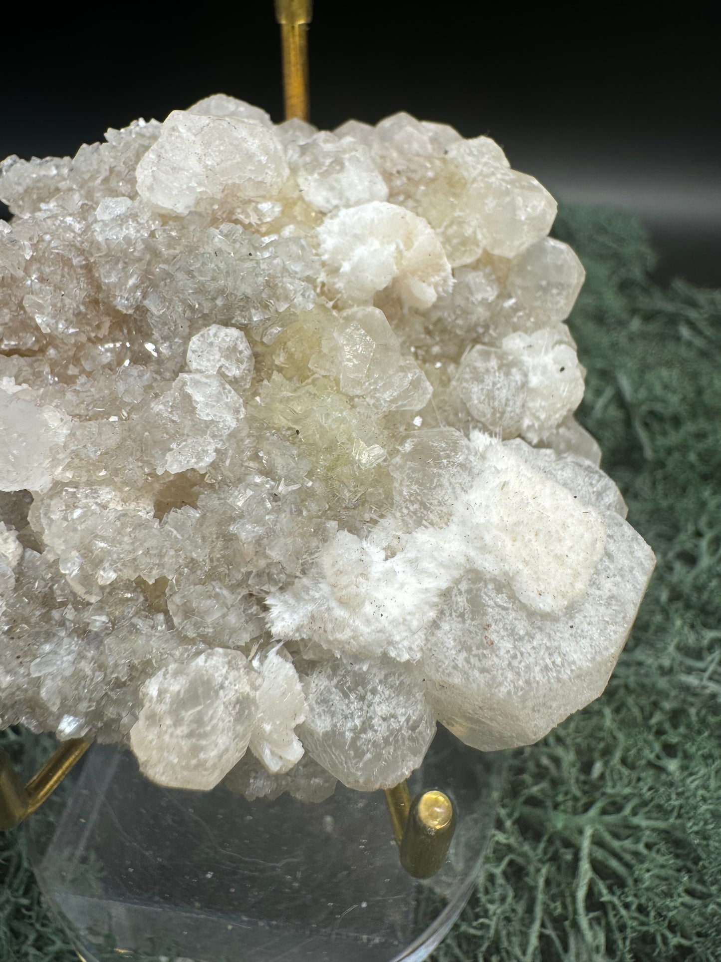 Okenit auf Calcit und Apophyllit Cluster aus Indien (166g) - viele Apophyllit Kristalle - crystal paradise