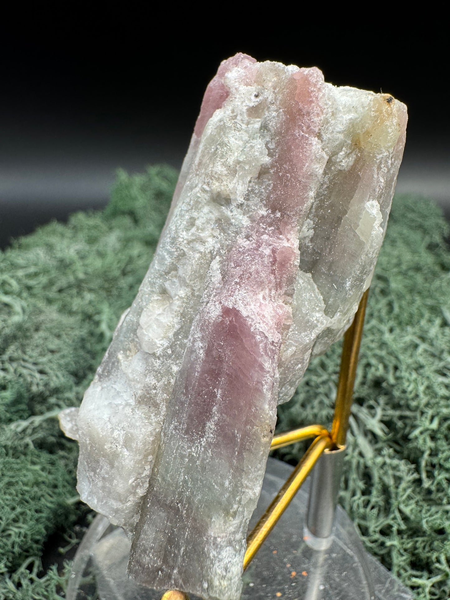 Rubelit (Turmalingruppe) Handstufe aus Brasilien (111g) - crystal paradise