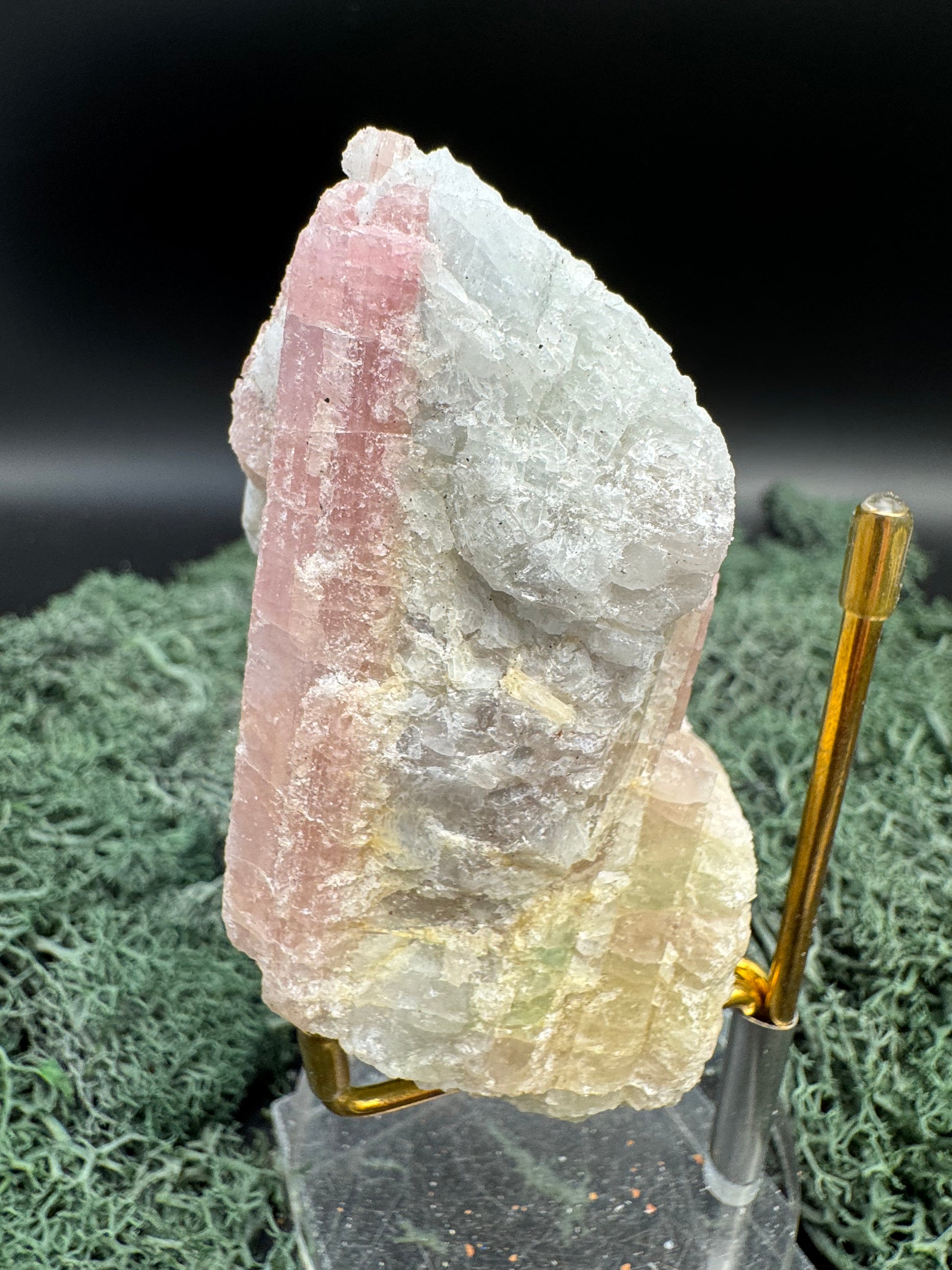 Rubelit (Turmalingruppe) Handstufe aus Brasilien (188g) - crystal paradise