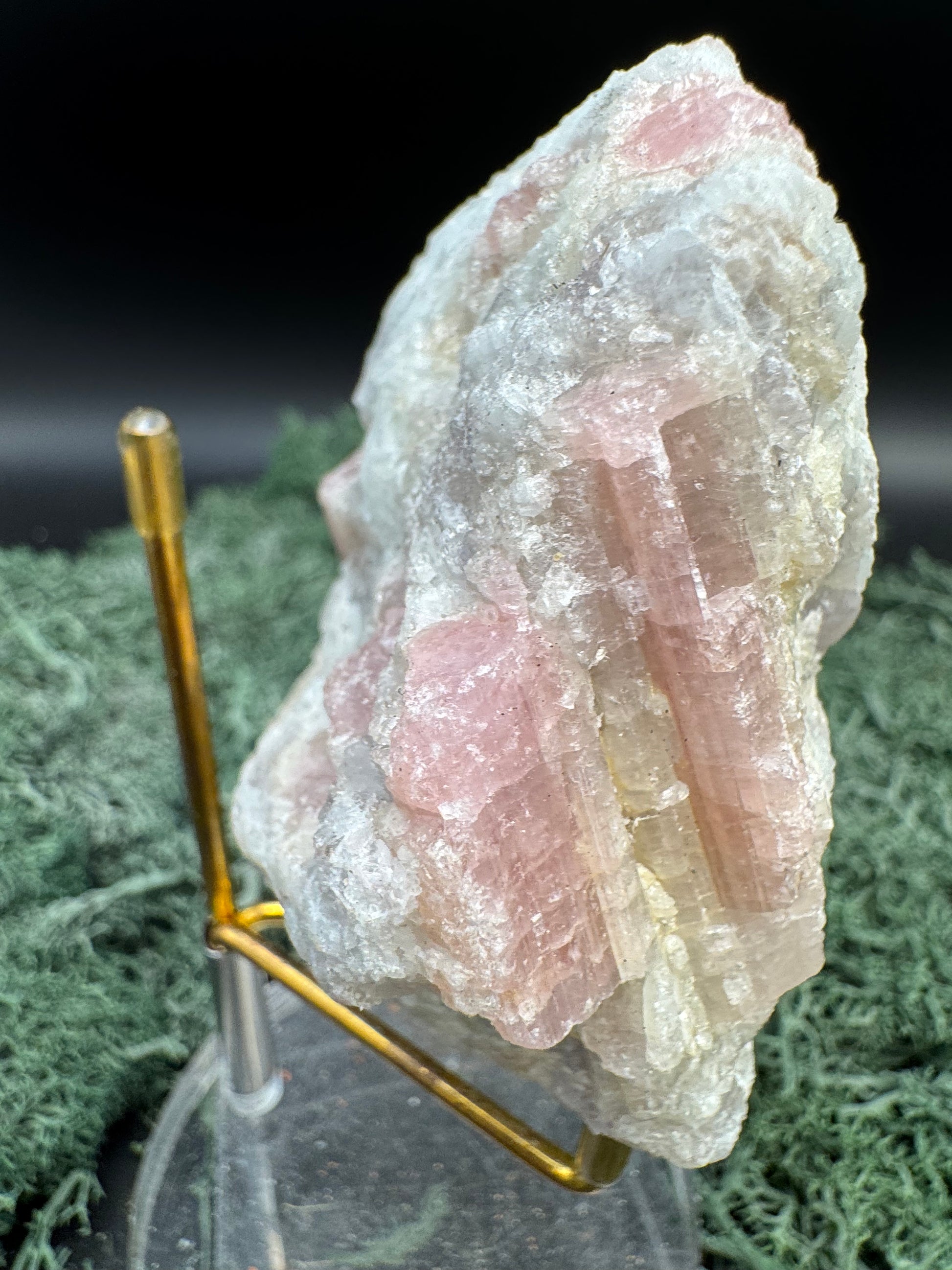 Rubelit (Turmalingruppe) Handstufe aus Brasilien (188g) - crystal paradise