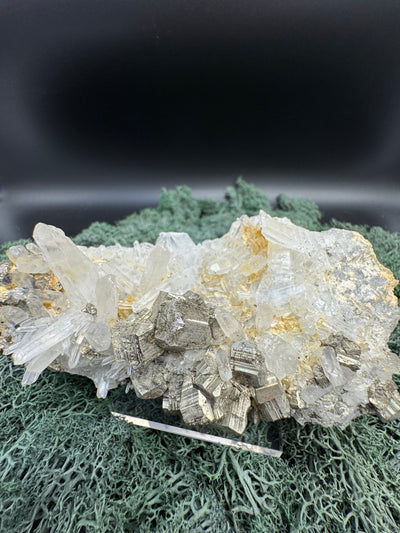 Pyrit an Bergkristall aus Indonesien (372g) - Handstufe - Schöne große Kristalle - crystal paradise