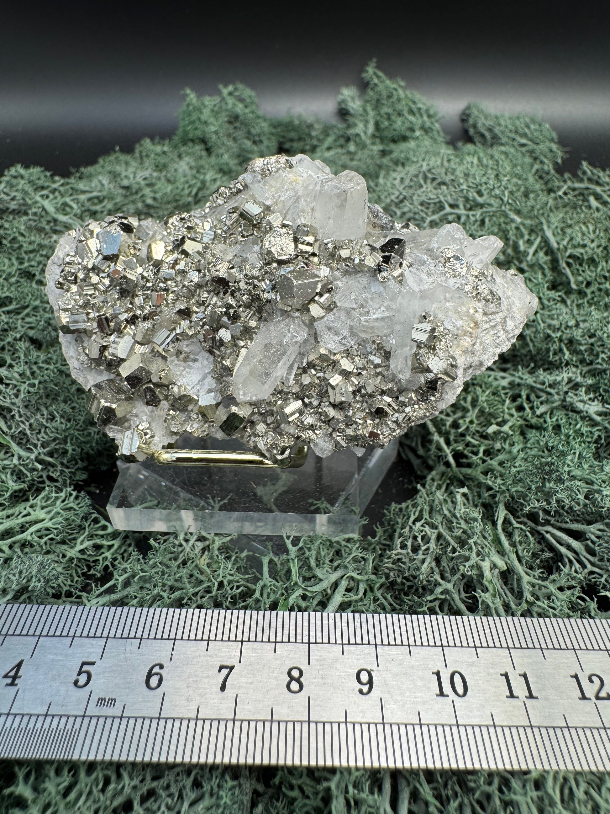 Pyrit an Bergkristall aus Indonesien (155g) - Viele schöne Pyrit Kristalle - crystal paradise