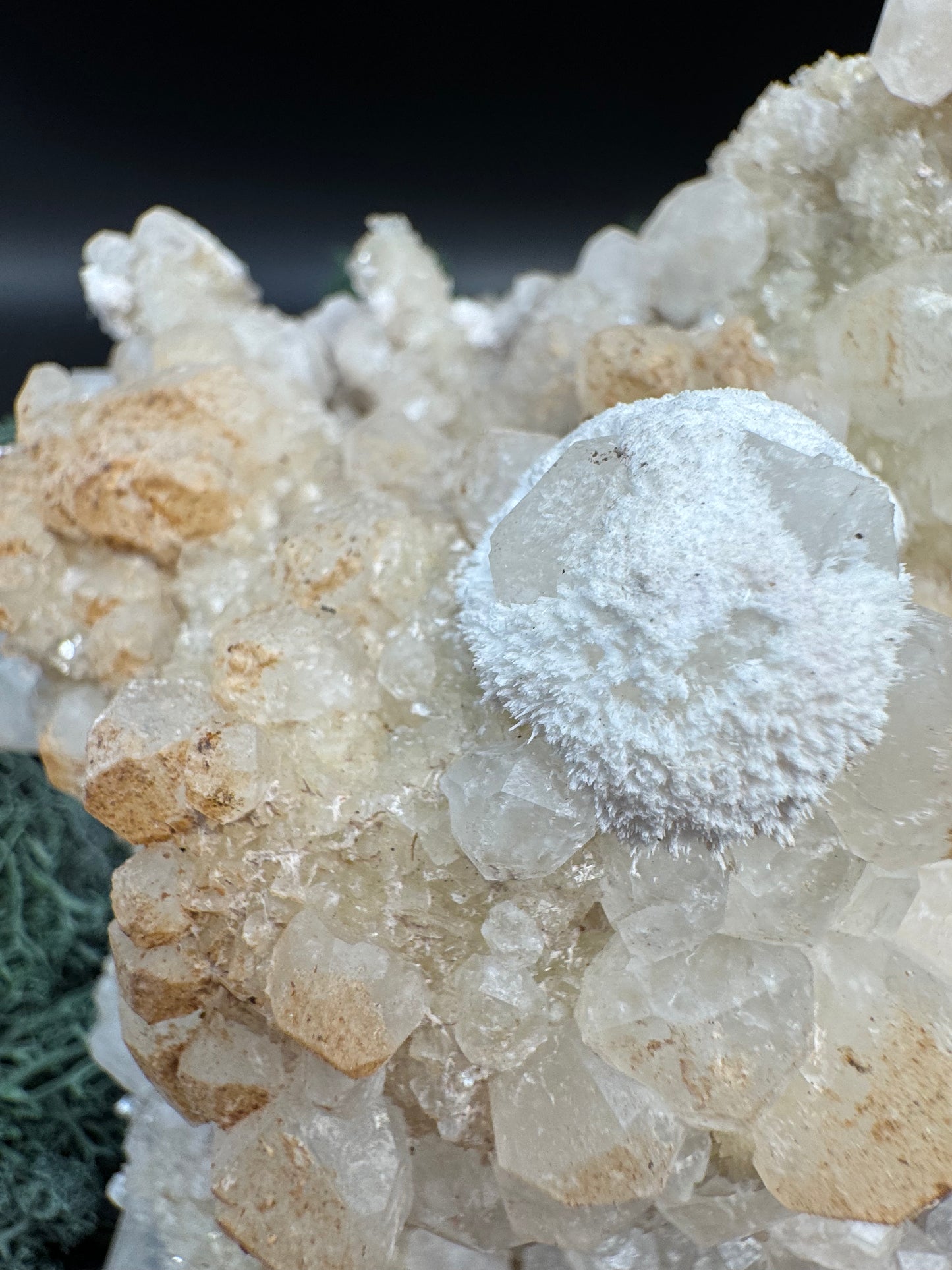 Okenit auf Apophyllit XXL Cluster aus Indien (1238g) - sehr schöne Kugelkristalle - crystal paradise