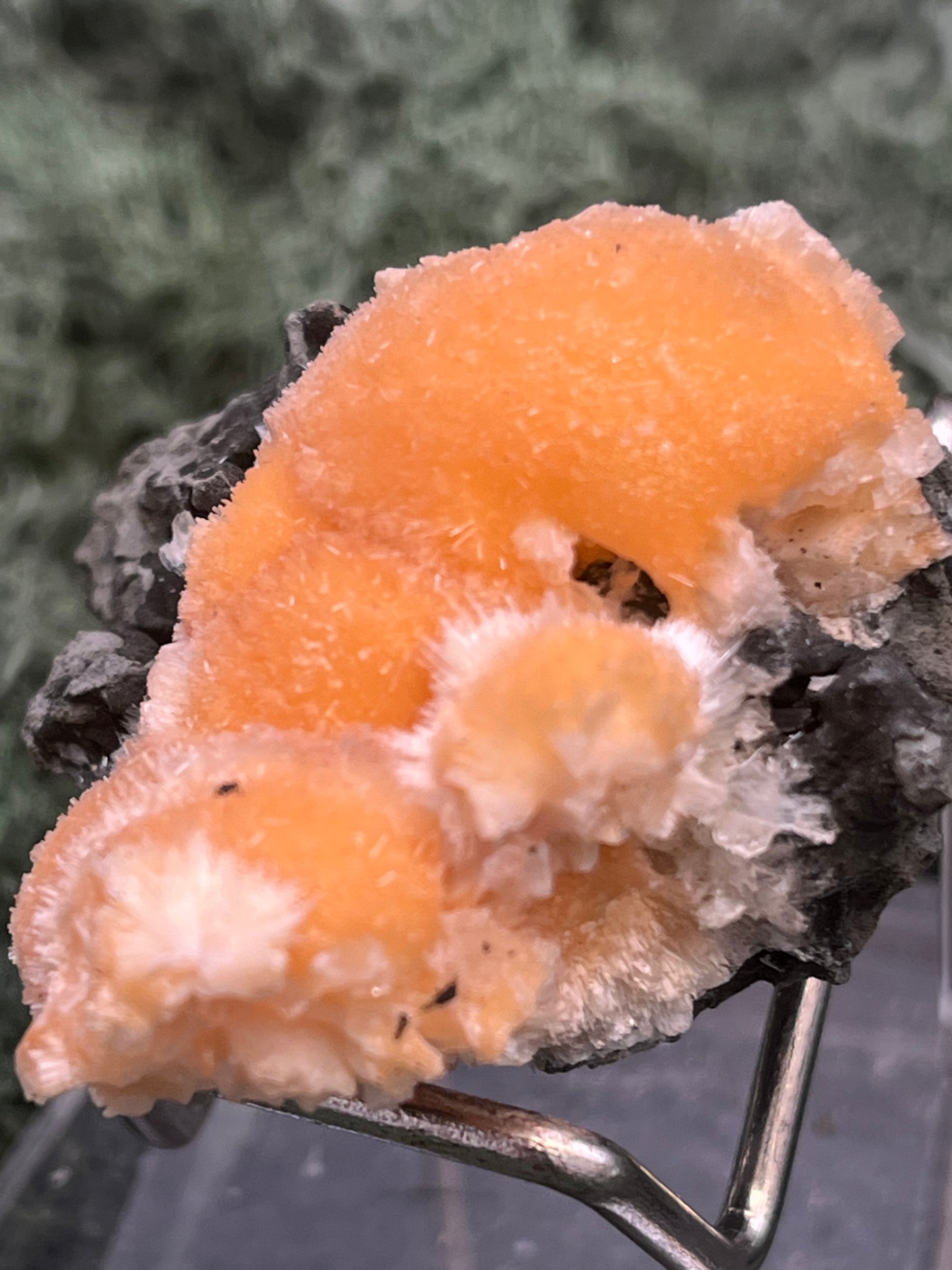 Thomsonit aus Indien (35g) - Stufe - leuchtend orange Farbe, schöne Kugelbildungen - crystal paradise