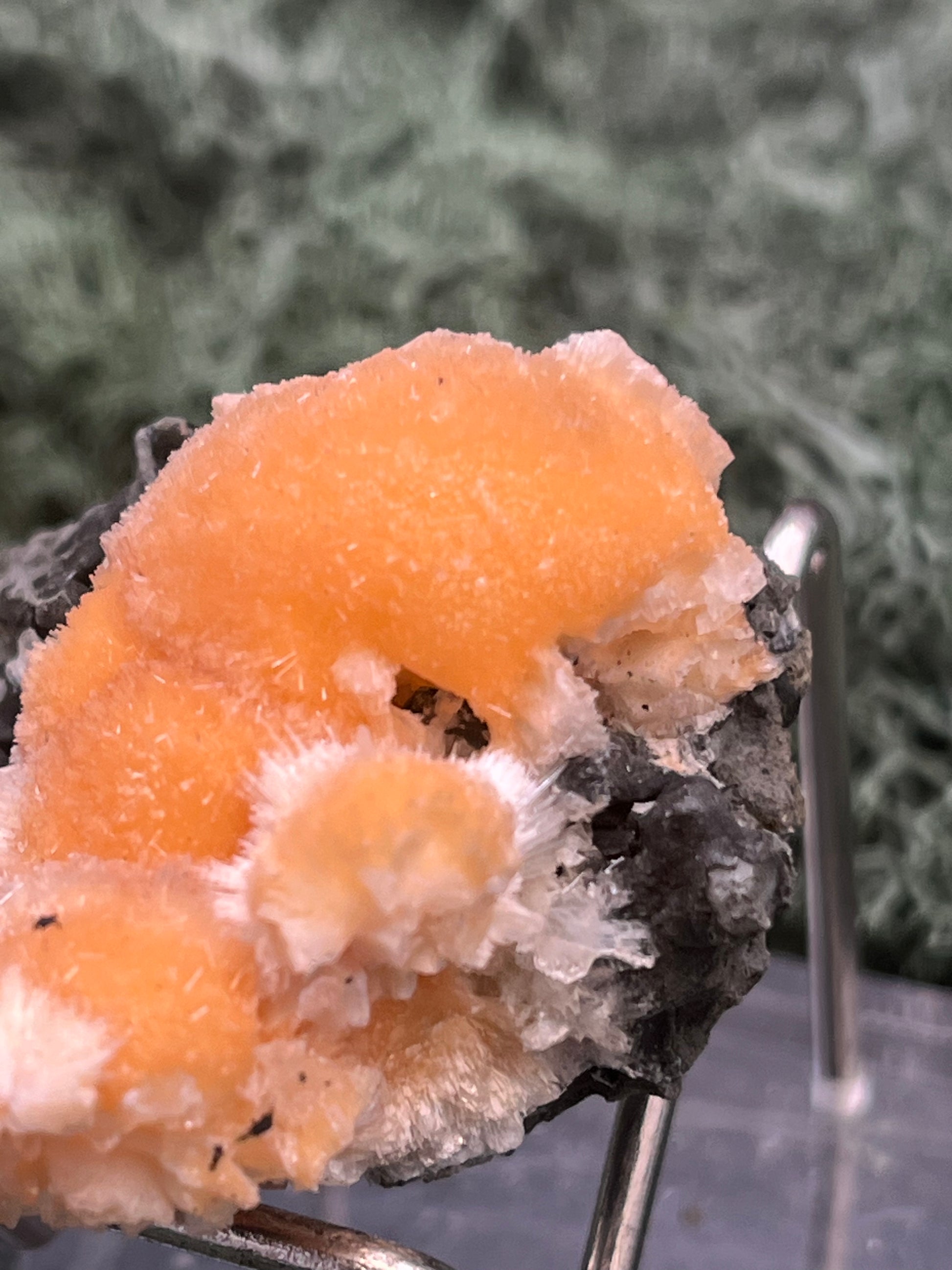 Thomsonit aus Indien (35g) - Stufe - leuchtend orange Farbe, schöne Kugelbildungen - crystal paradise