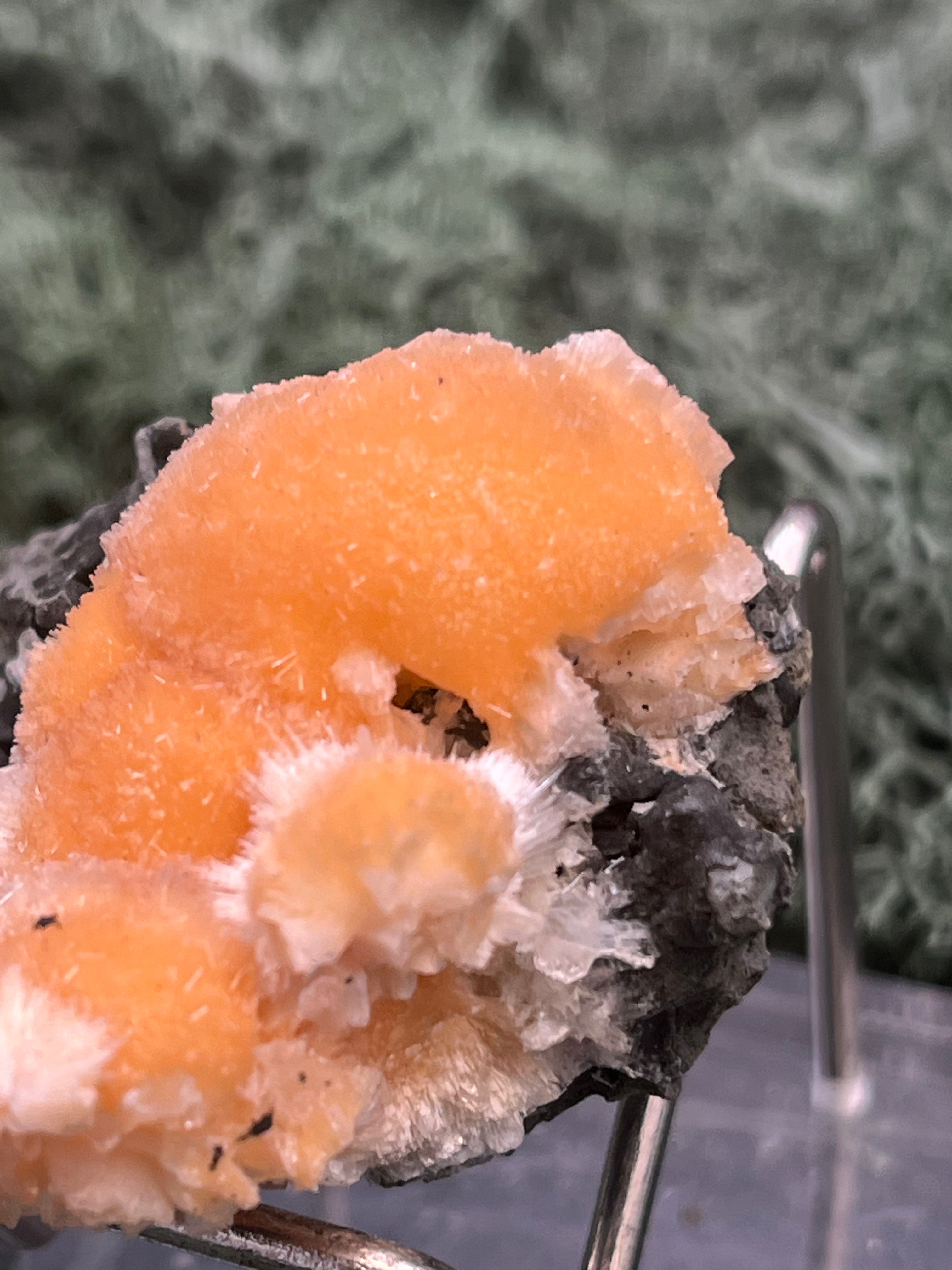 Thomsonit aus Indien (35g) - Stufe - leuchtend orange Farbe, schöne Kugelbildungen - crystal paradise