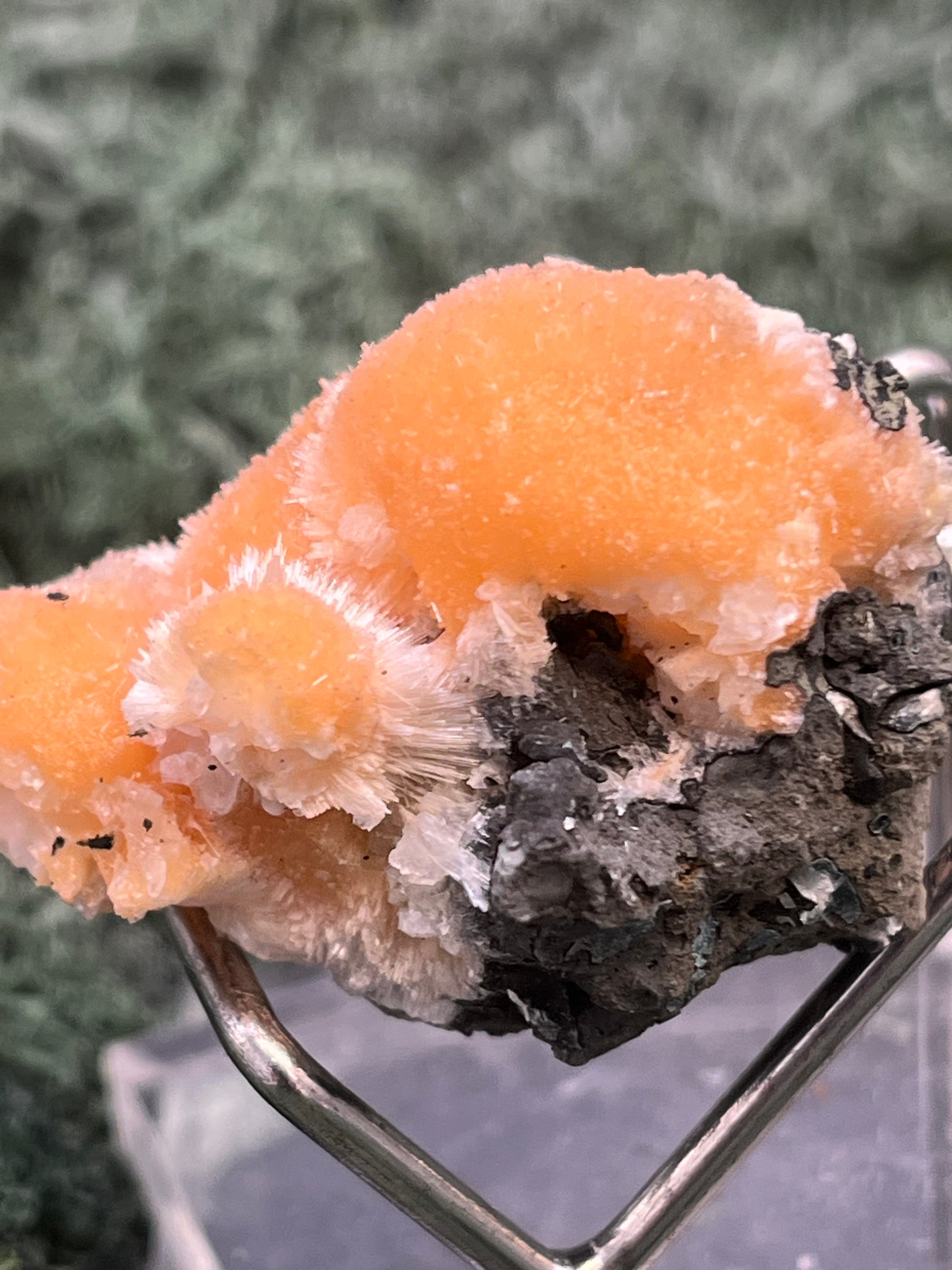 Thomsonit aus Indien (35g) - Stufe - leuchtend orange Farbe, schöne Kugelbildungen - crystal paradise