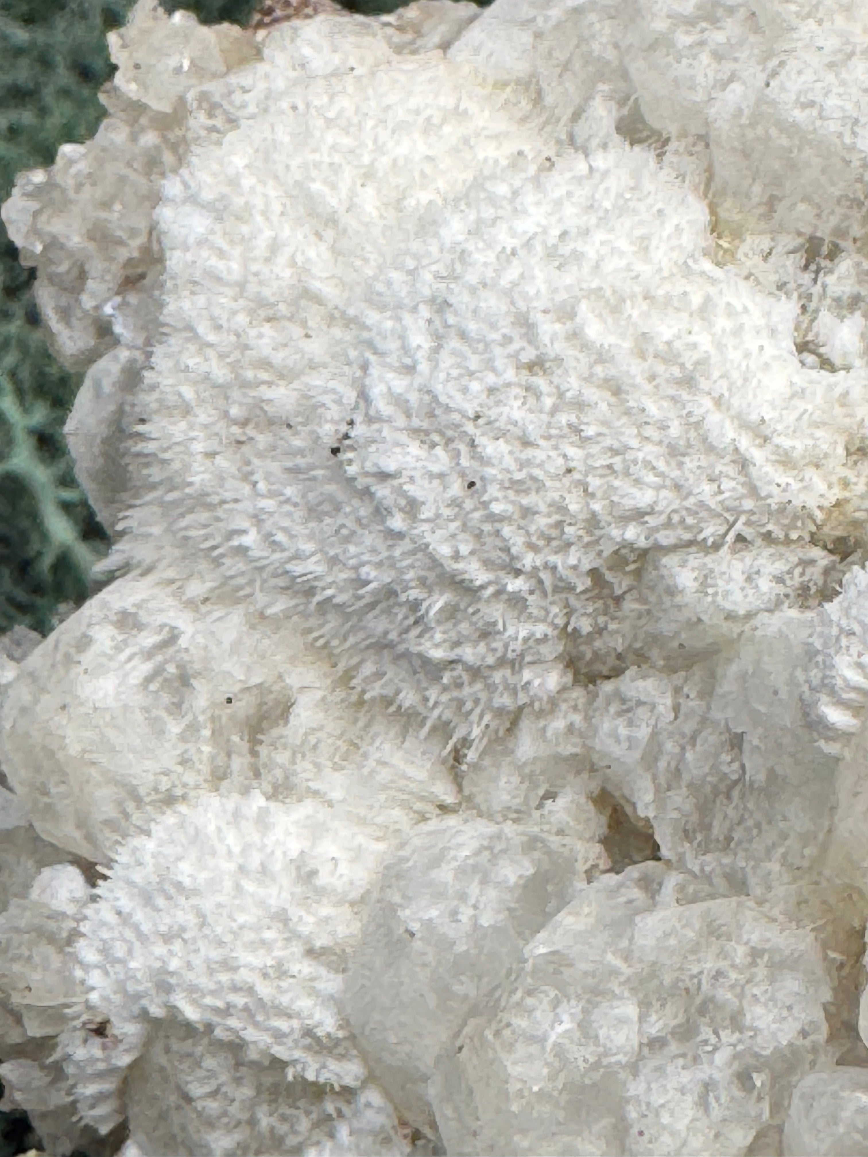 Okenit auf Apophyllit Cluster (Stufe) aus Indien (102g) - viele Kristalle, flach - crystal paradise